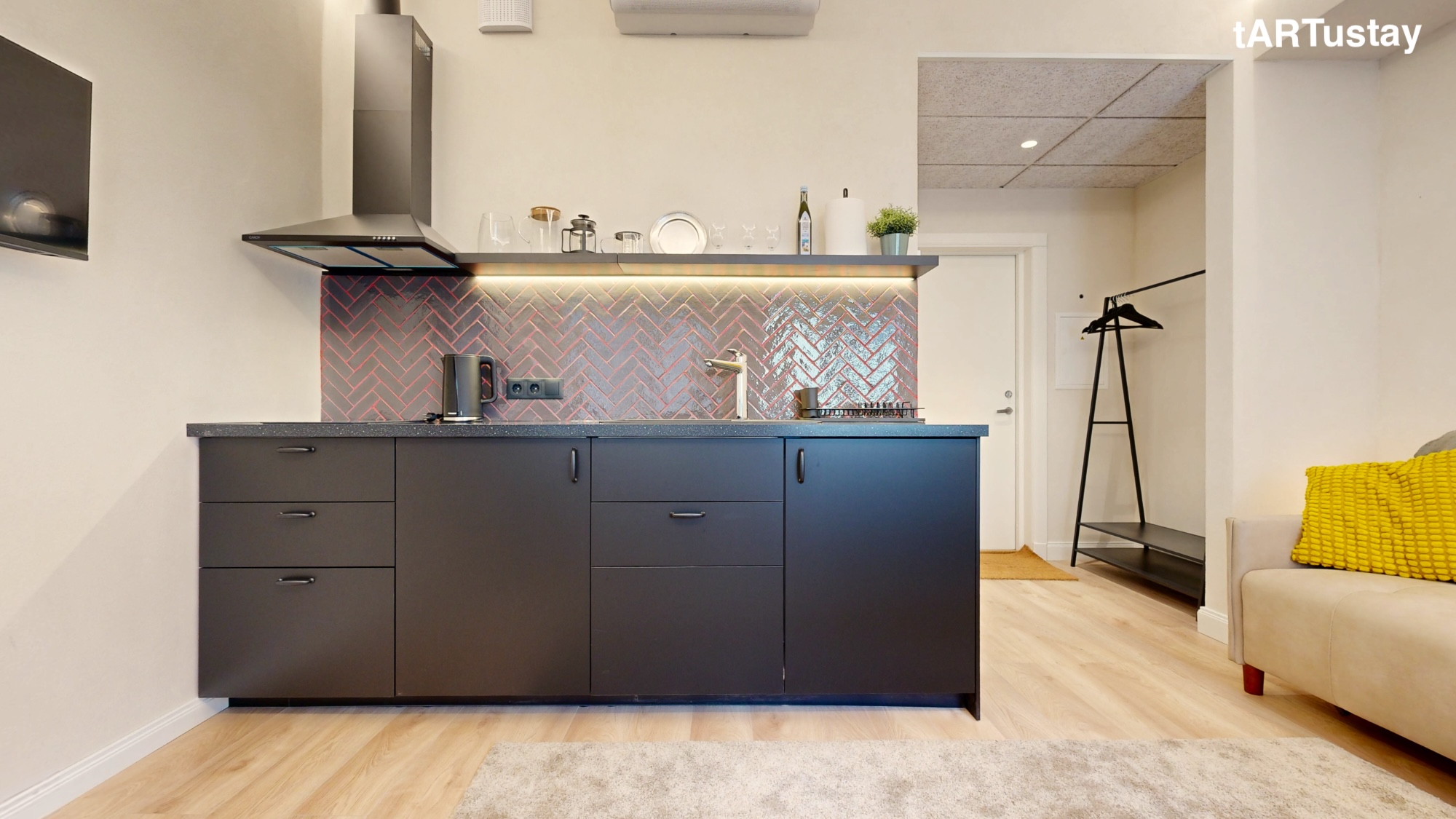 Valgusküllane Ralf Sannikov Tartu külaliskorteri avatud köögiga