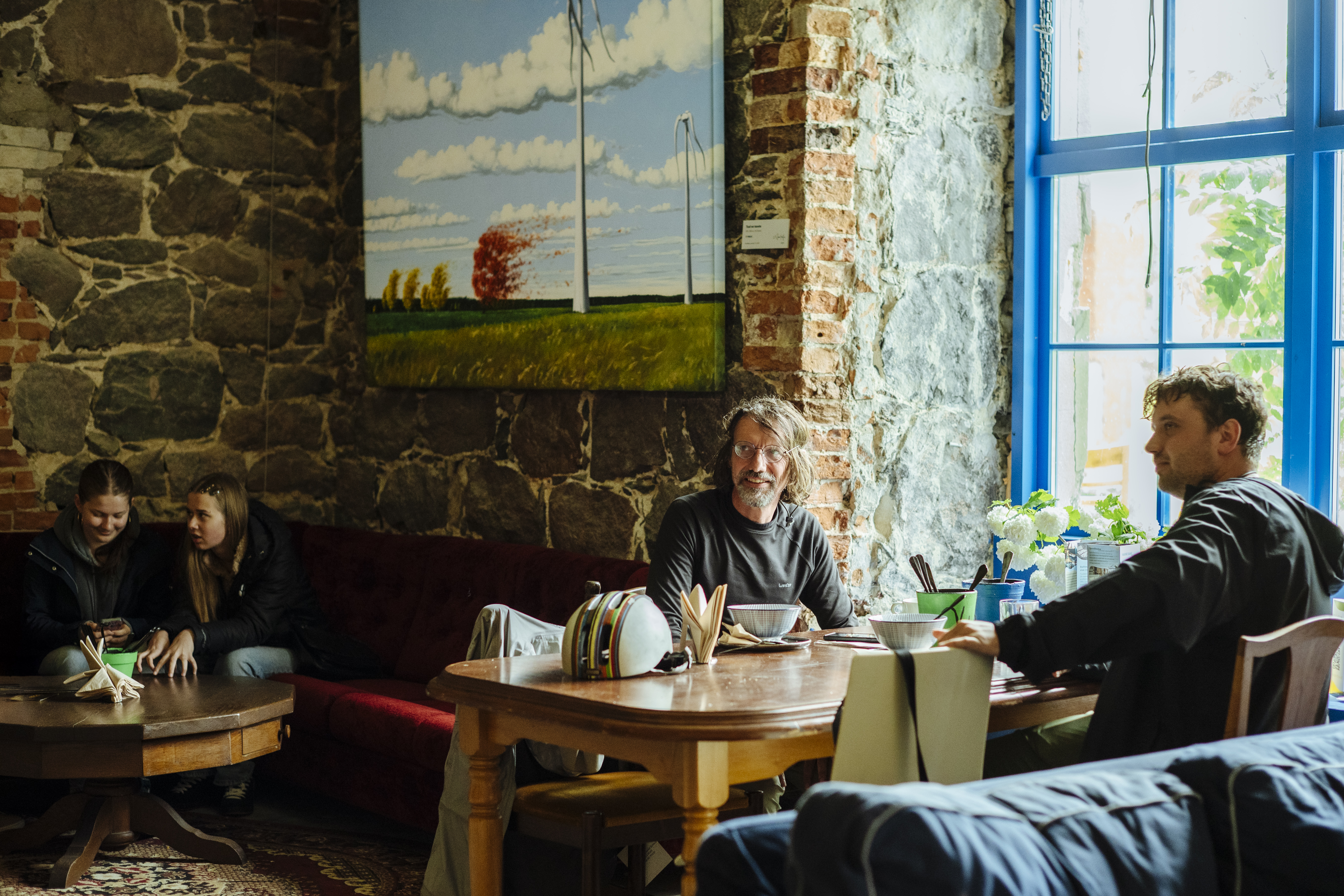 Viscosa Art Cafes saab süüa-juua ja nautida kunstinäitust.