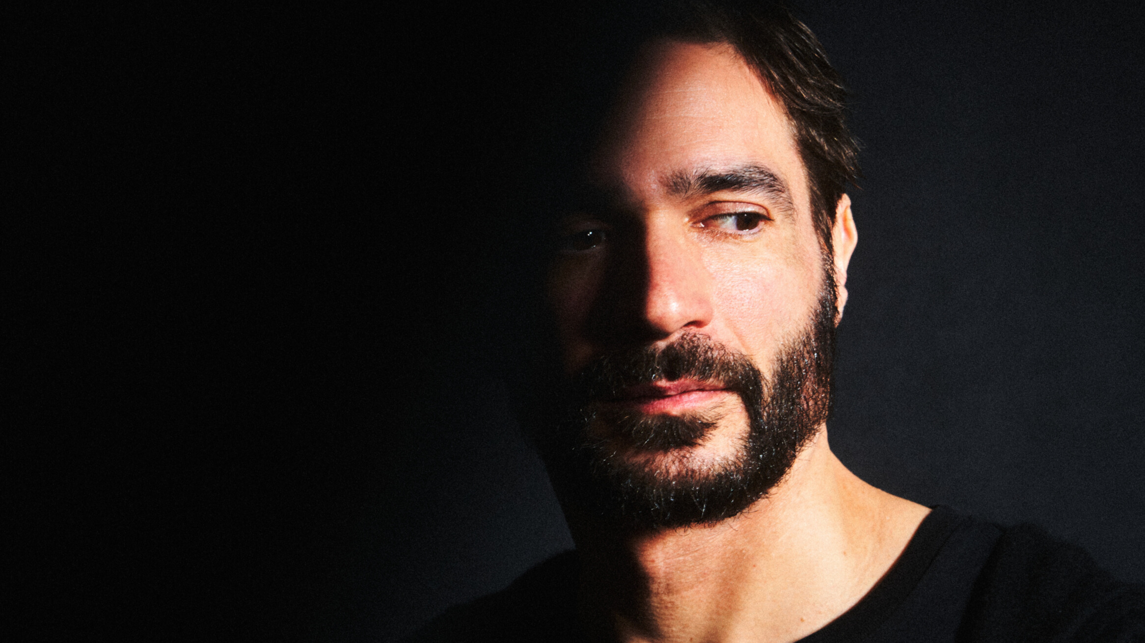 Jon Hopkins, Kristjan Järvi und das Ensemble Nordic Pulse präsentieren eine exklusive Weltpremiere in Estland. In der Alexela Konzerthalle in Tallinn 