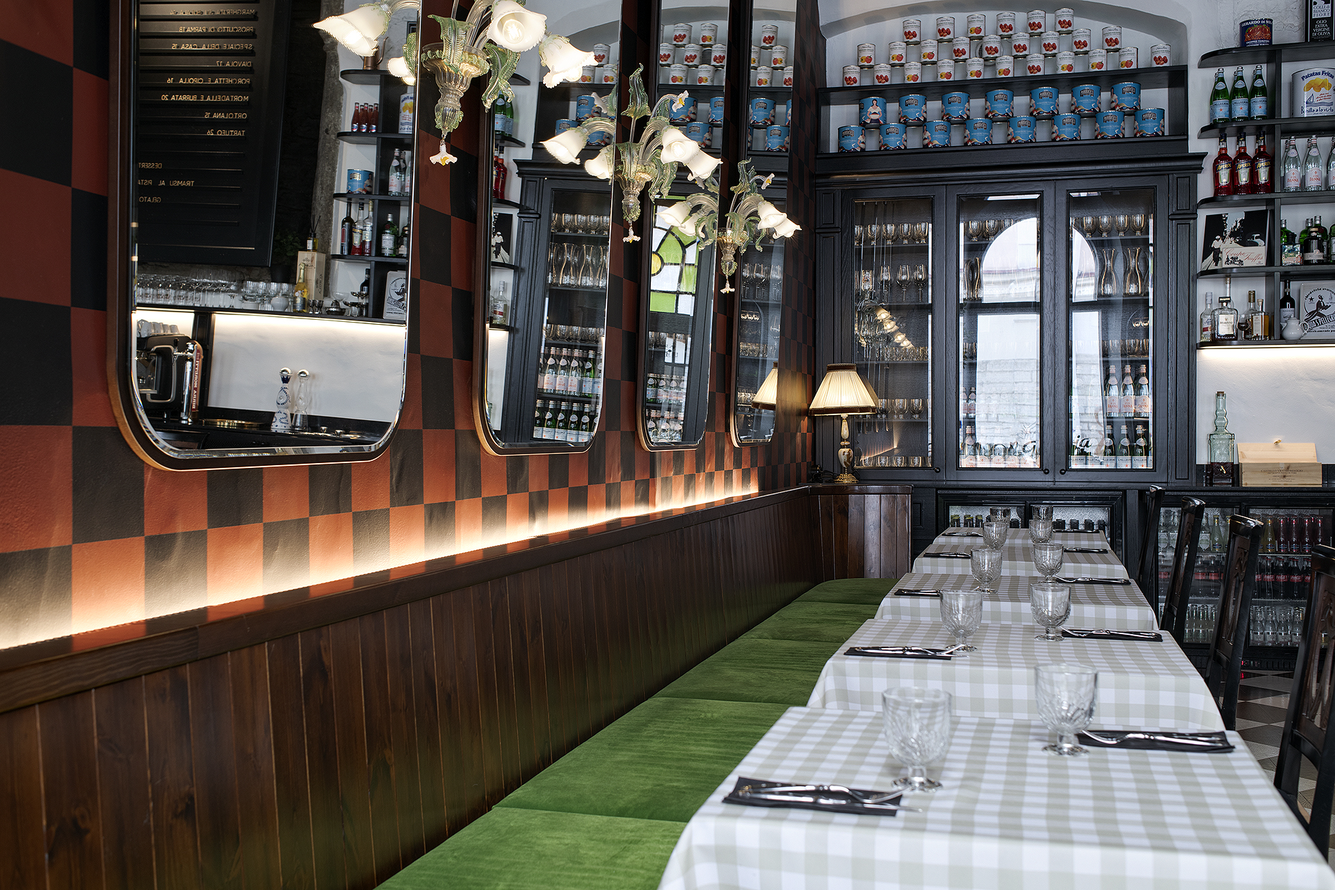 Pizzeria di Orm Oja interjöör