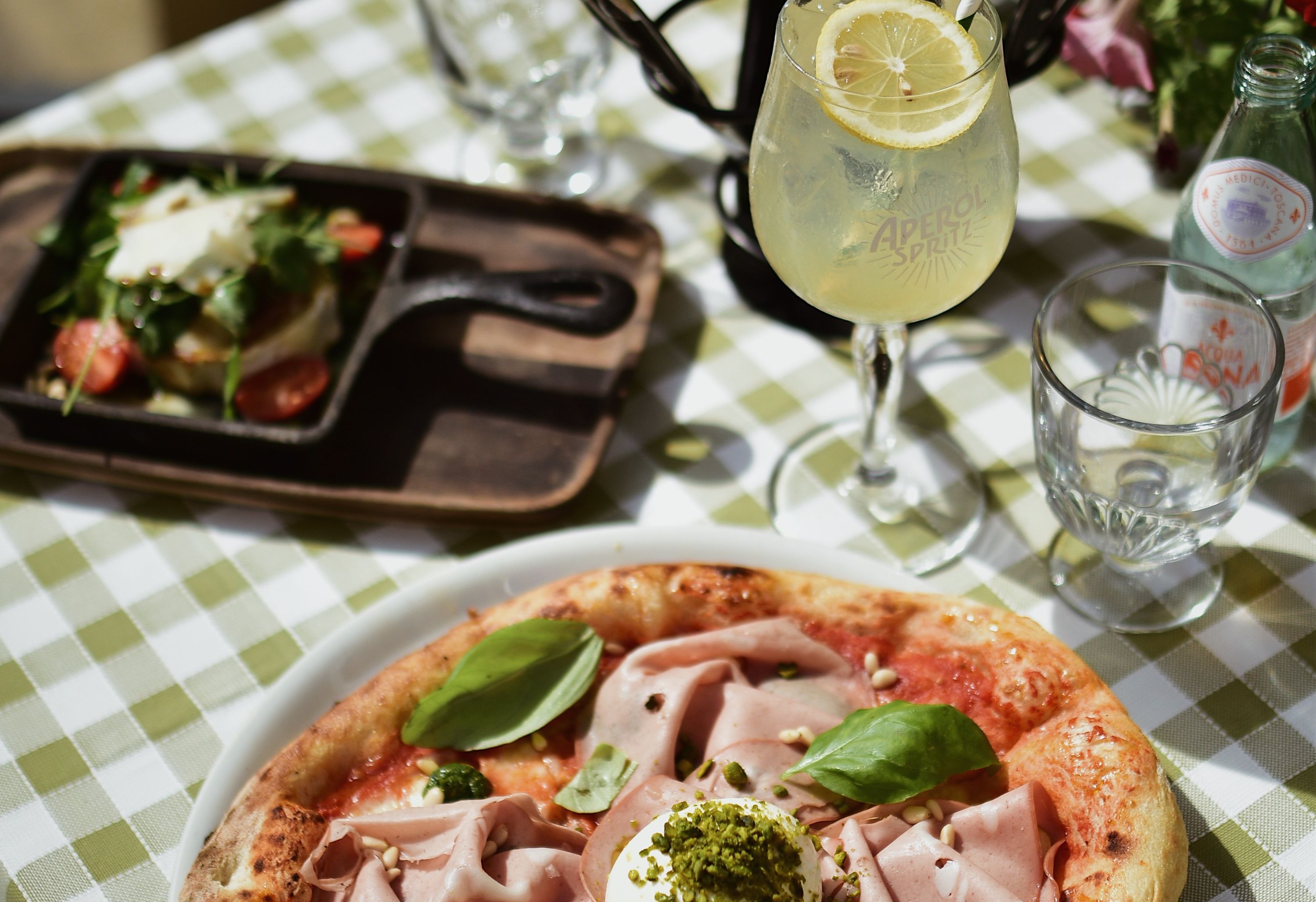 Pizzeria di Orm Oja kaetud laud