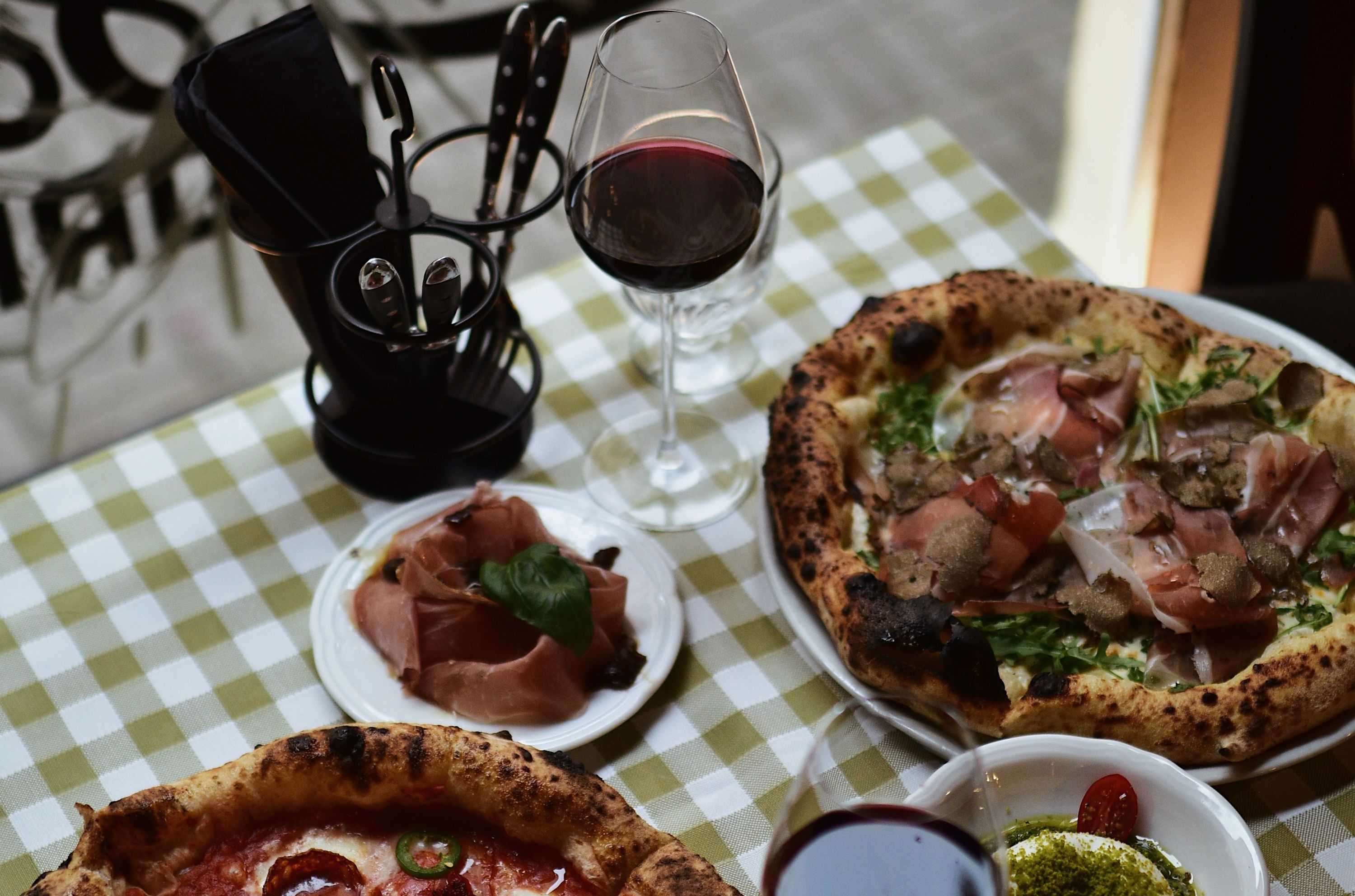 Pizzeria di Orm Oja pitsa ja vein