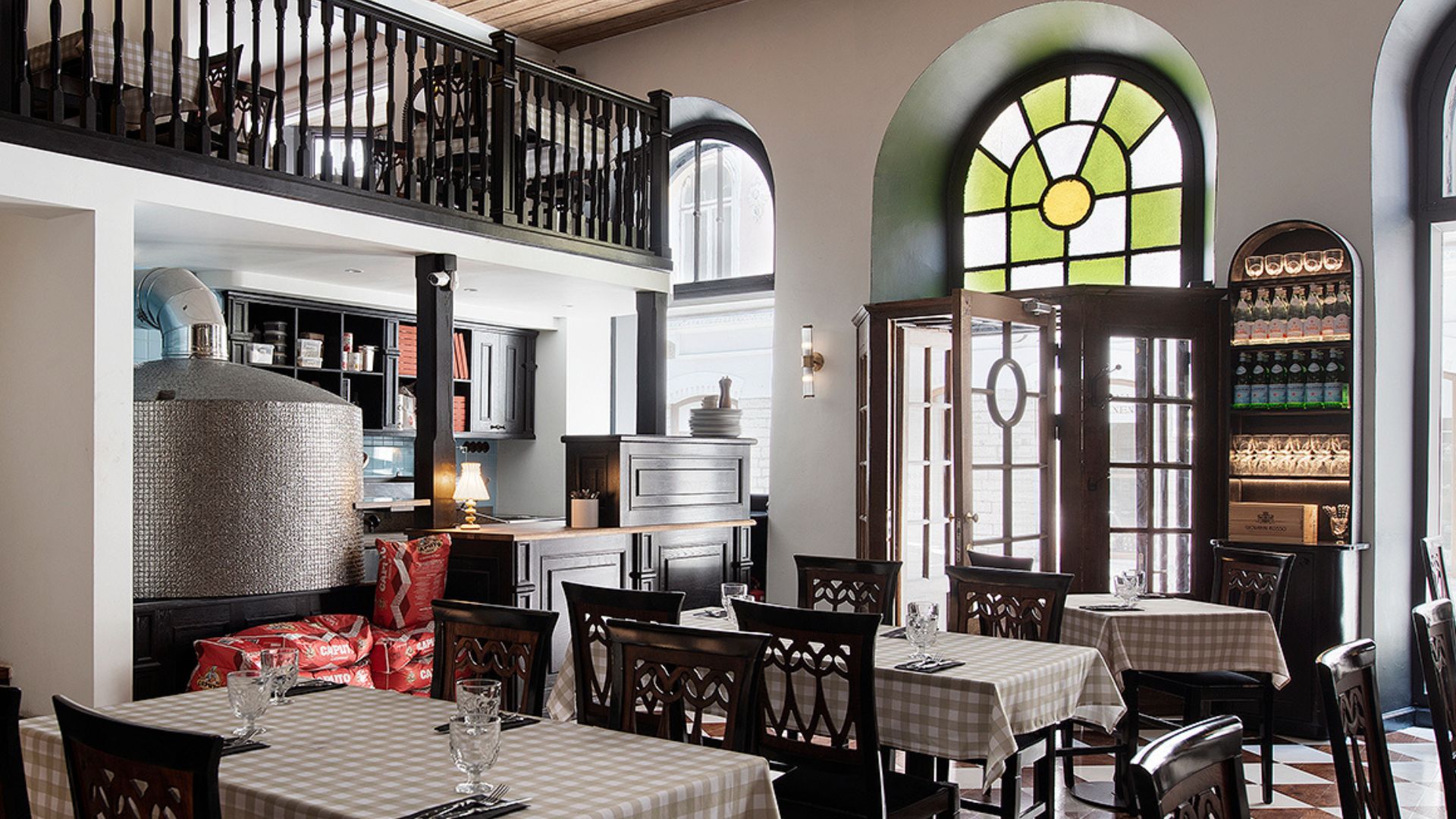 Pizzeria di Orm Oja Itaalia restorani interjöör