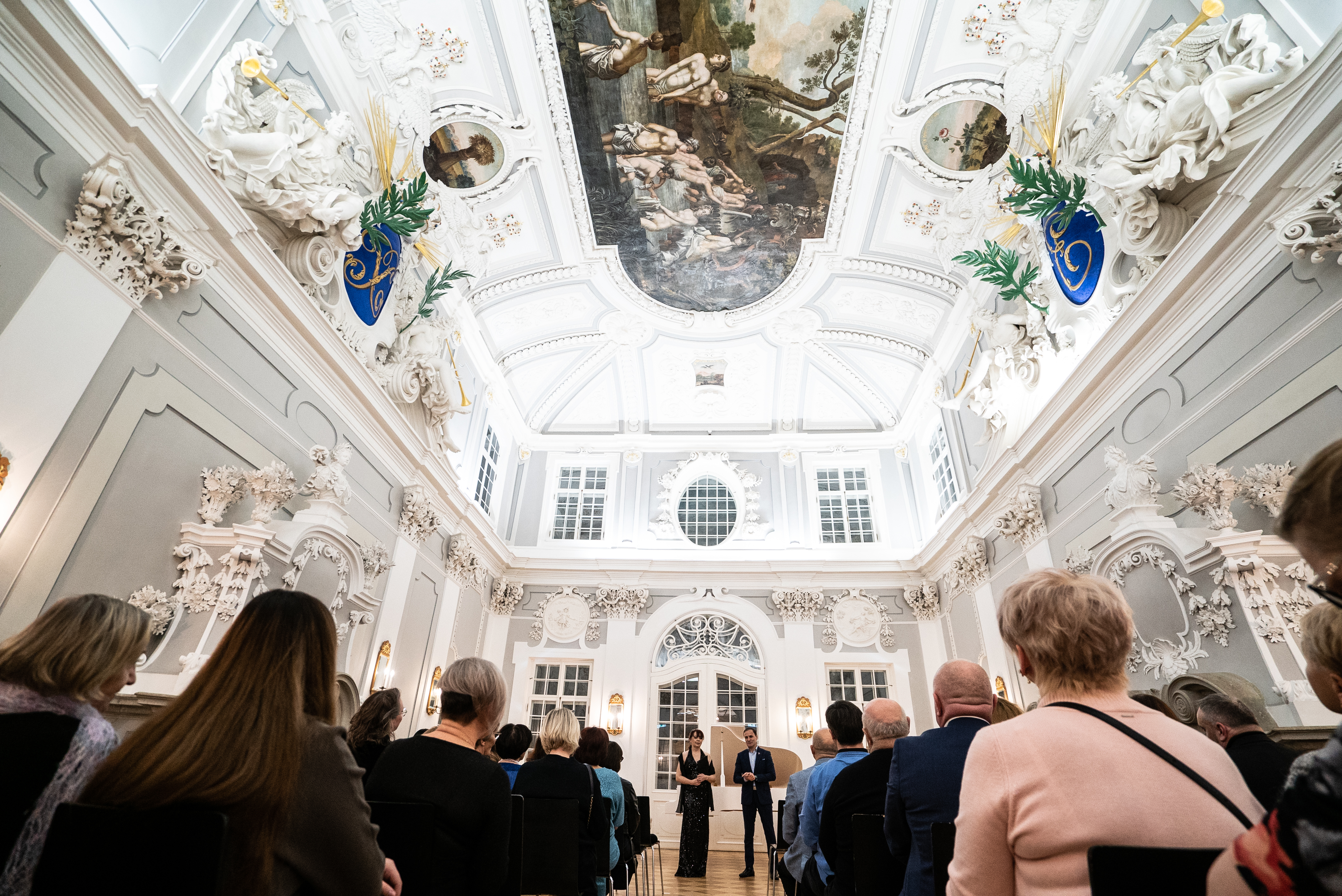 13. detsembril Kadriorus ootab teid mitte lihtsalt kontsert, vaid tõeline jõulumuusika ilutulestik!* Valmistuge kaasa laulma oma lemmikhitte ooperites