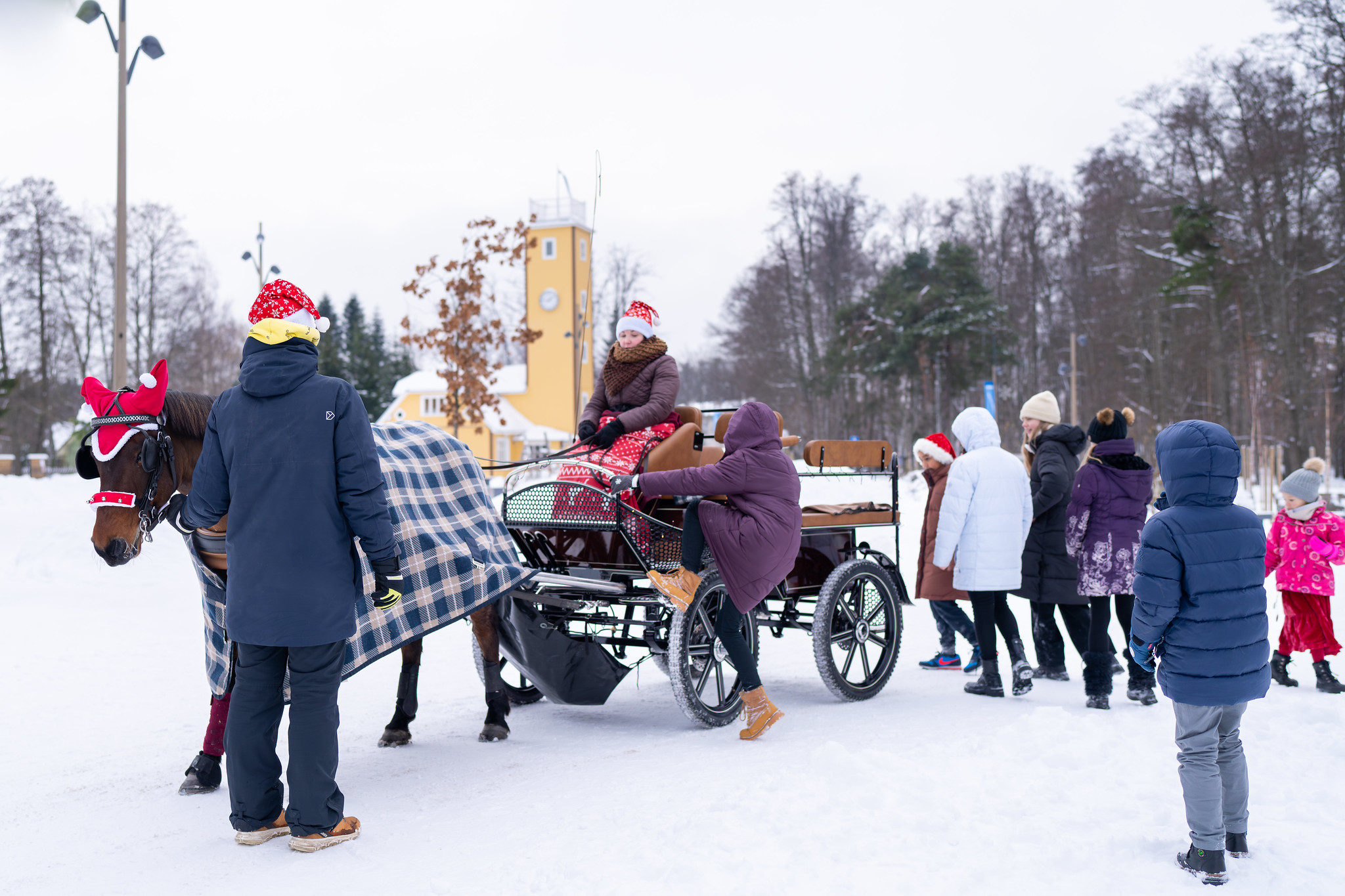 Hobukaariku sõit Kärdla keskväljakul
