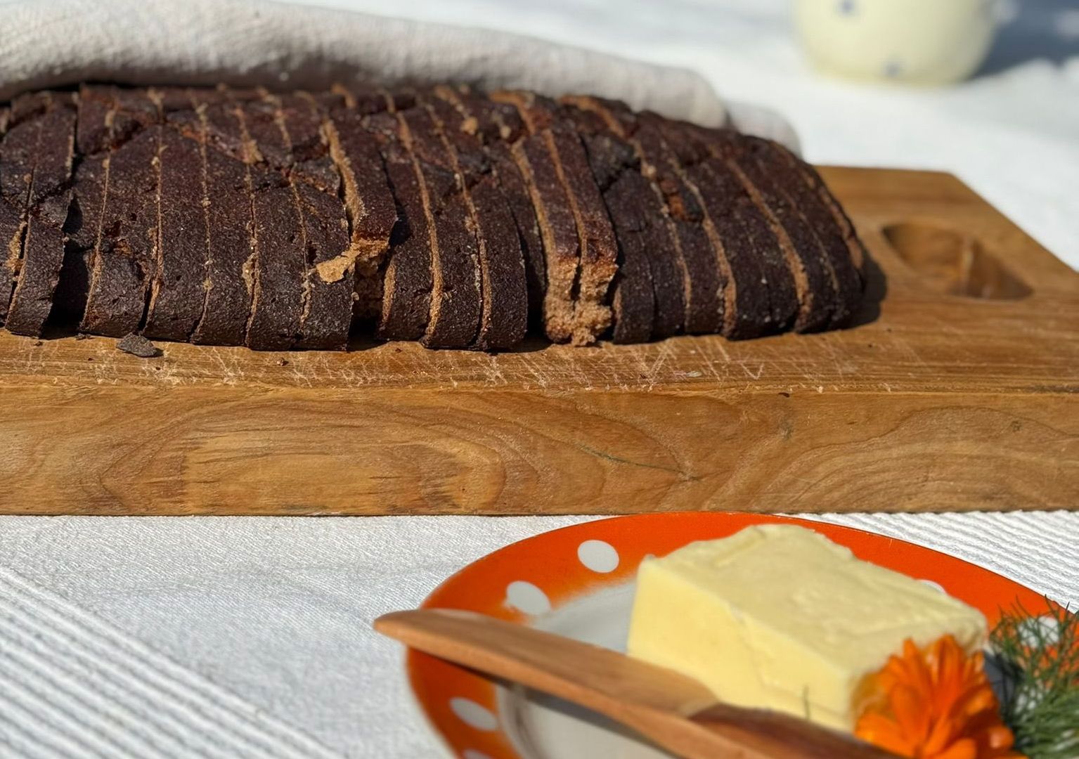 Viilutatud tume rukkileib Hellenurme Veskimuuseumist – ehe maitseelamus otse leivakojast