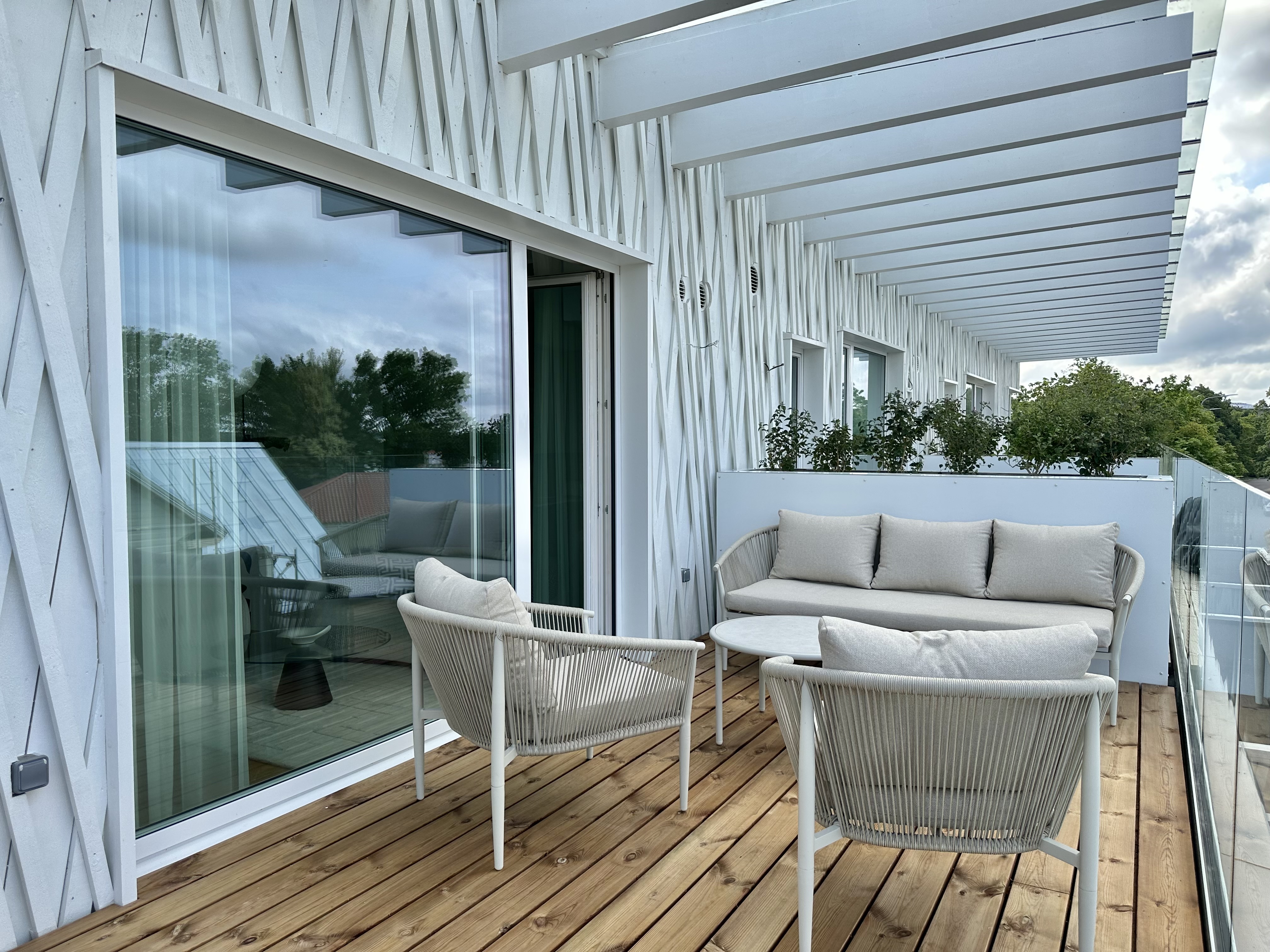 Elutoa rõdu koos aiamööbliga