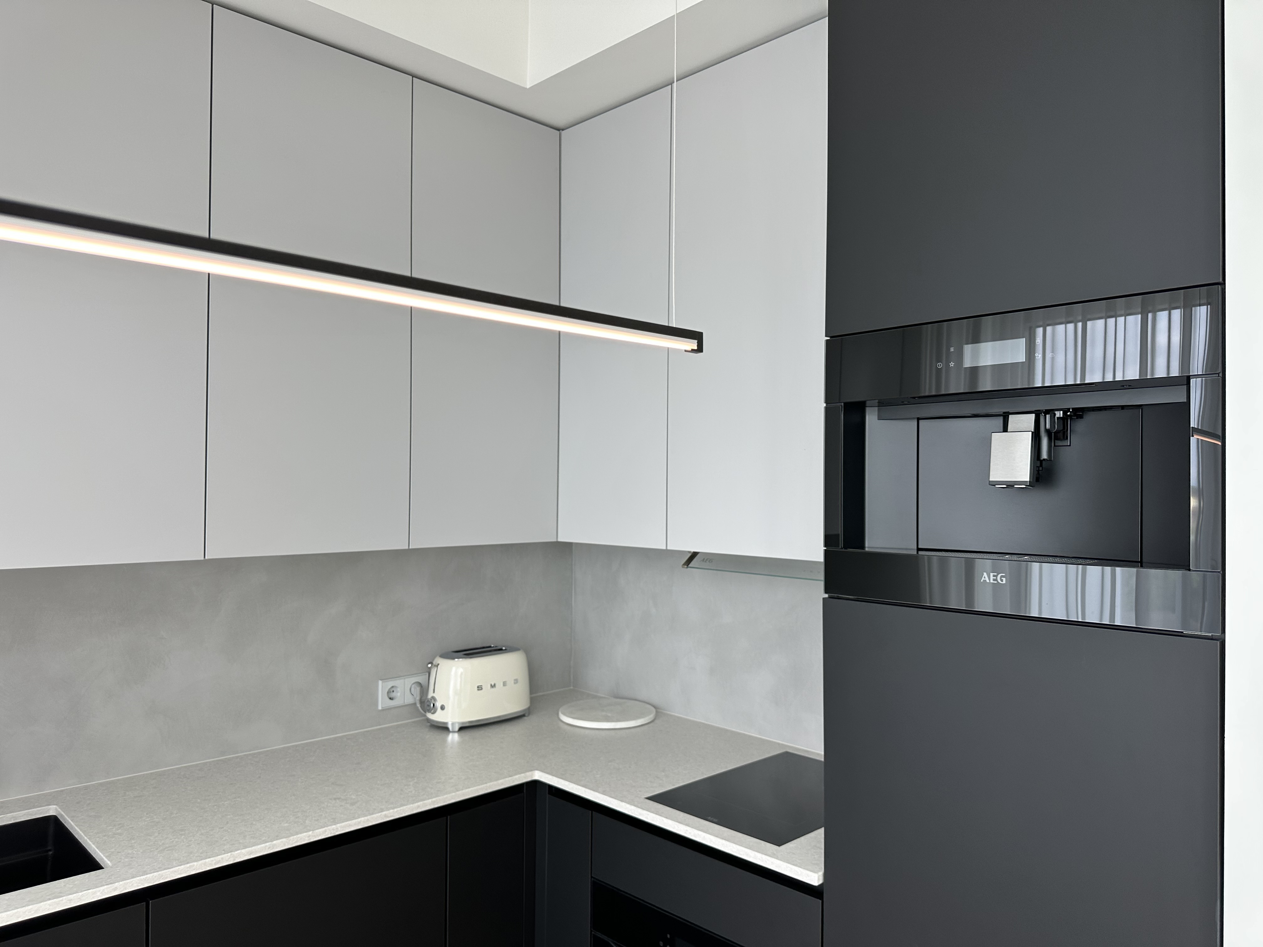 Köök koos kohvimasinaga