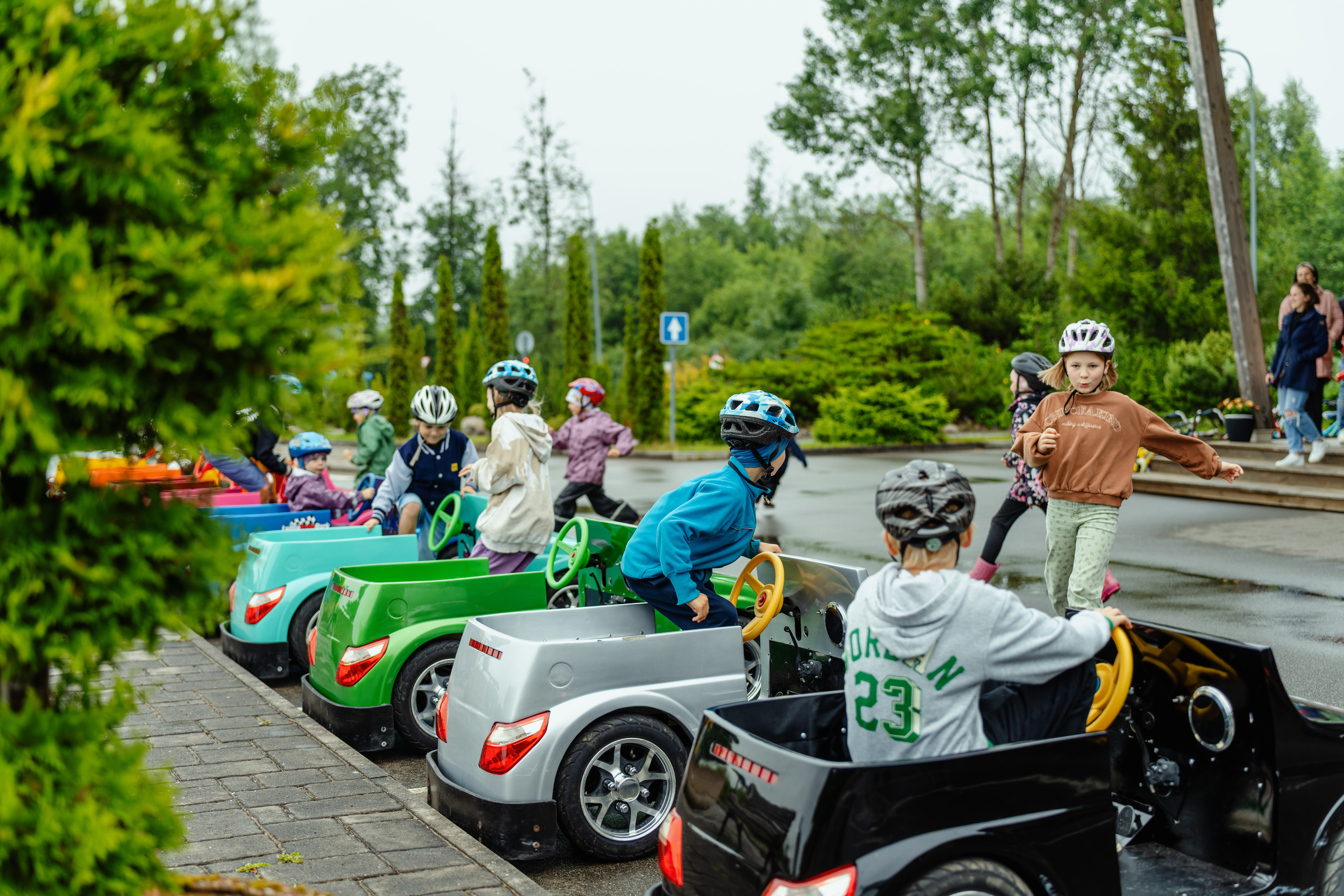 Elektriautod LaitseRallyPark'i liikluslinnakus