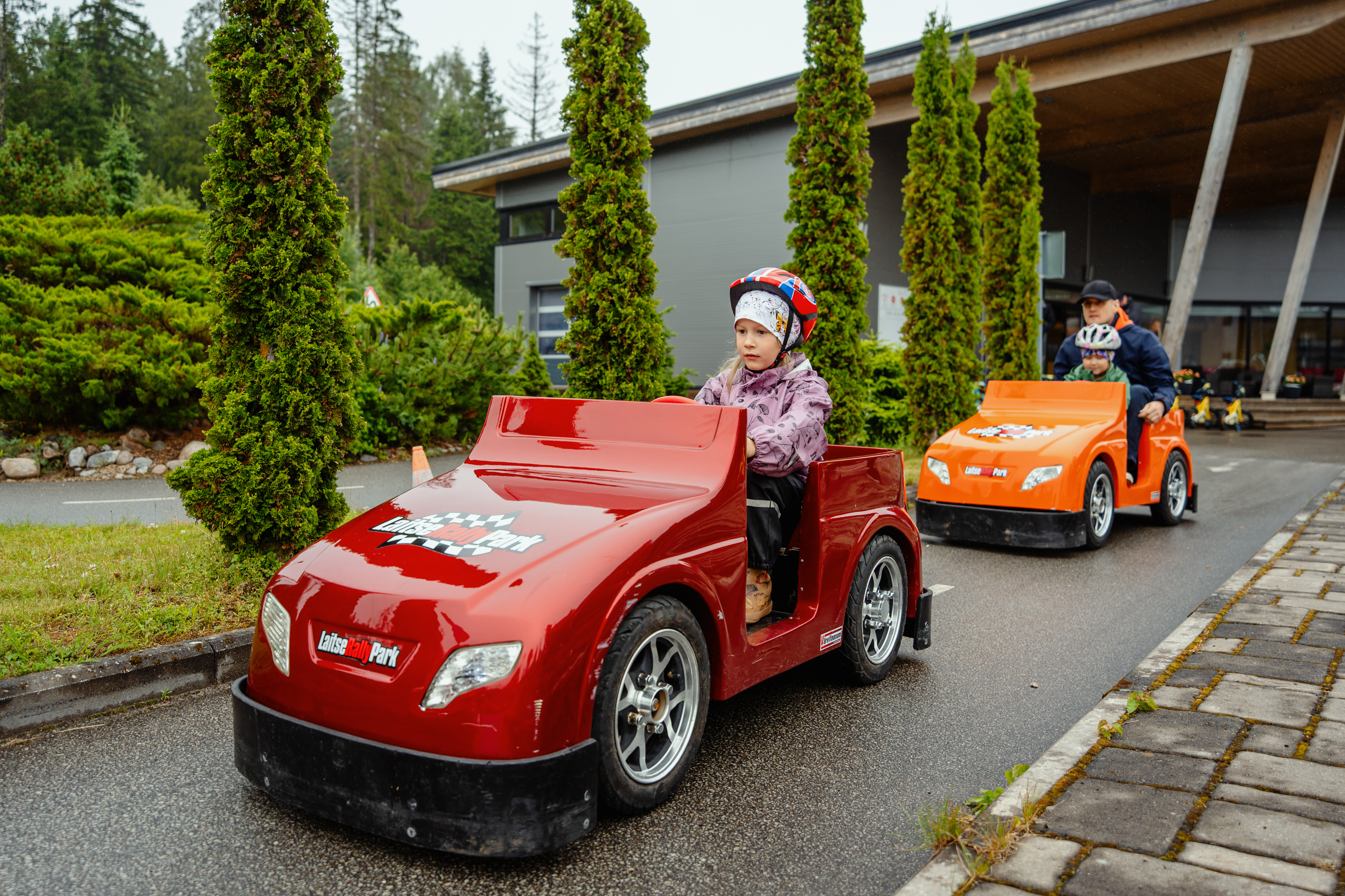 Elektriautod LaitseRallyPark'i liikluslinnakus