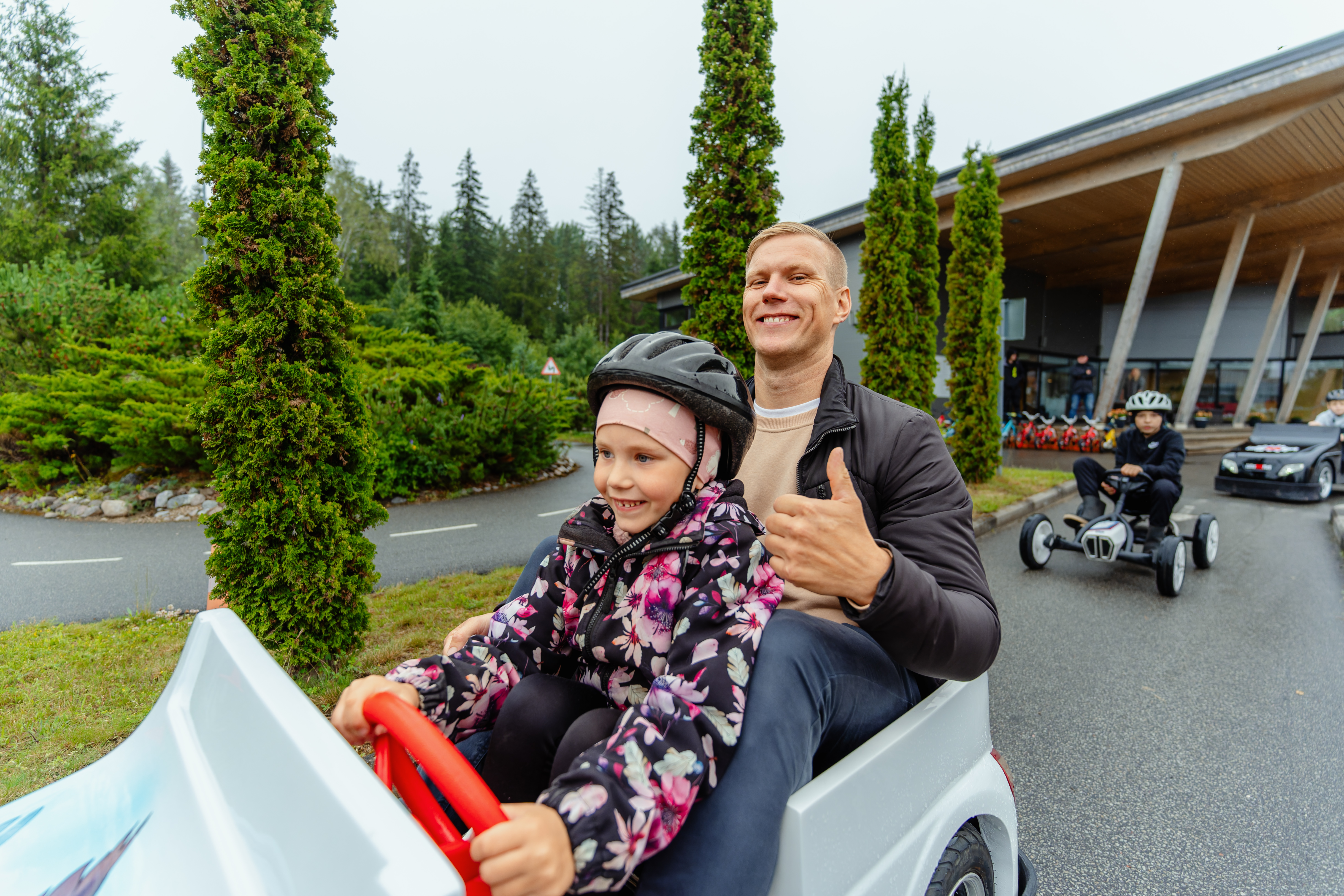 Elektriautod LaitseRallyPark'i liikluslinnakus