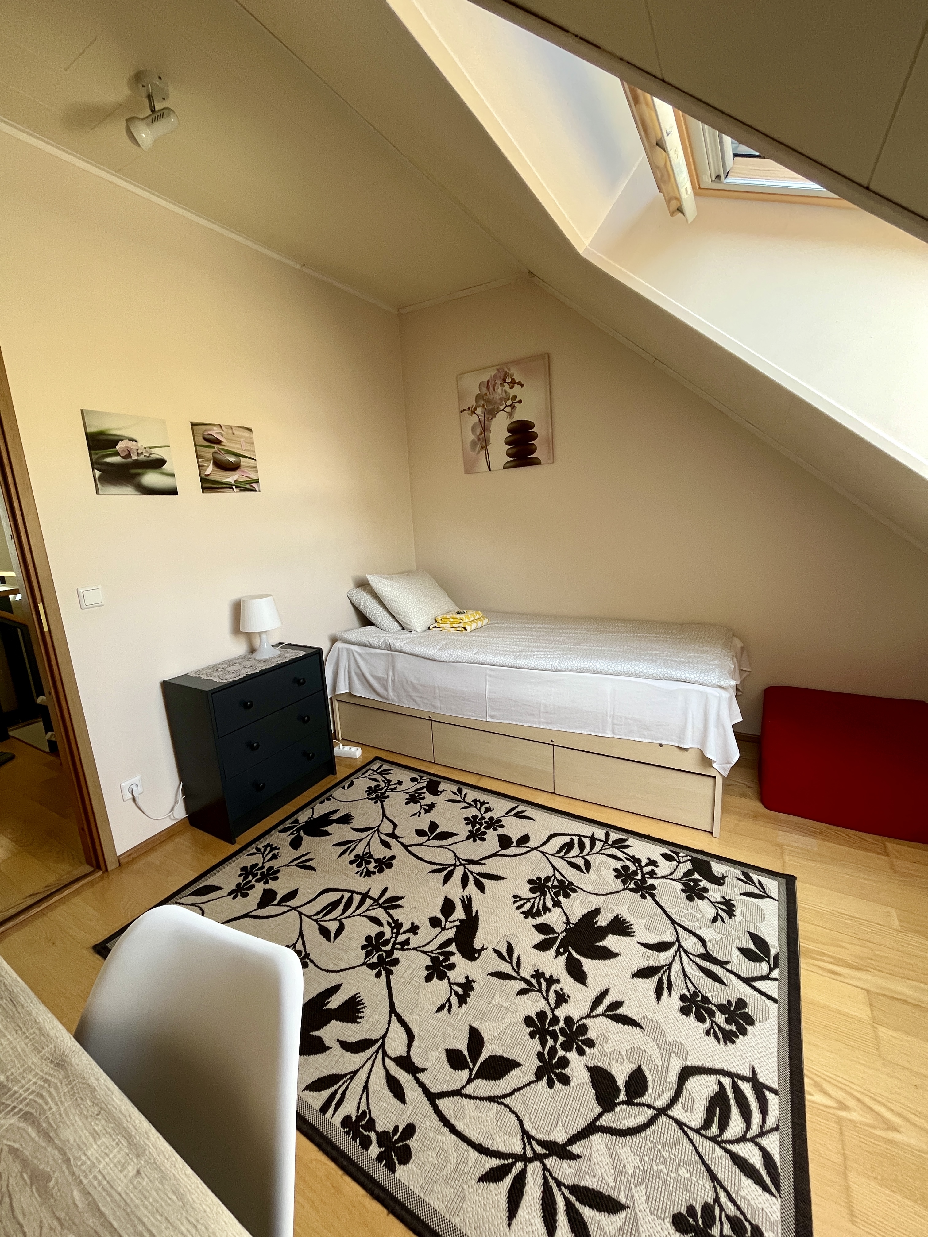 Ülemise korruse tuba ühele