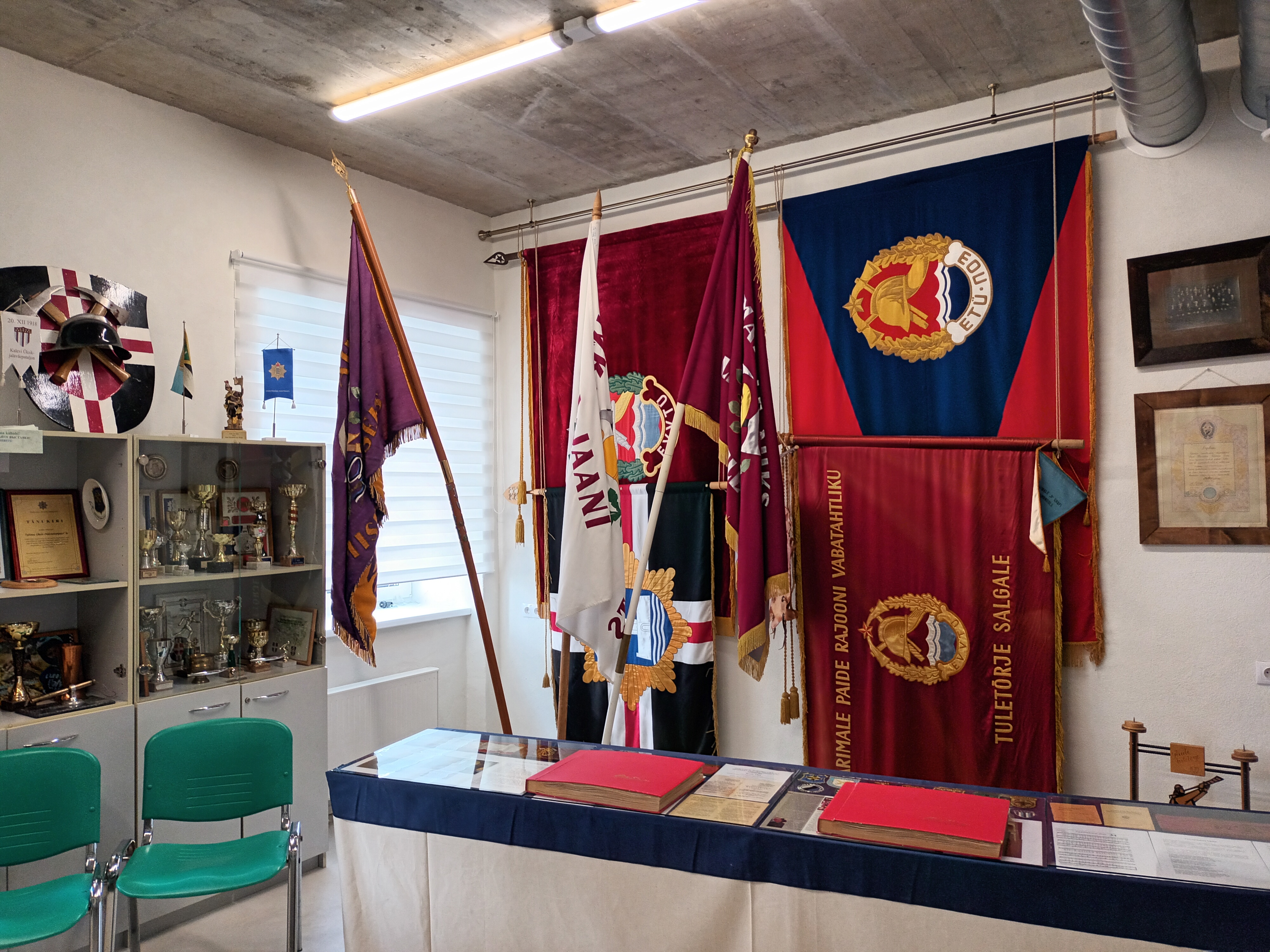 Lippude ja ajaloo tuba Järva-Jaani Tuletõrjemuuseumis