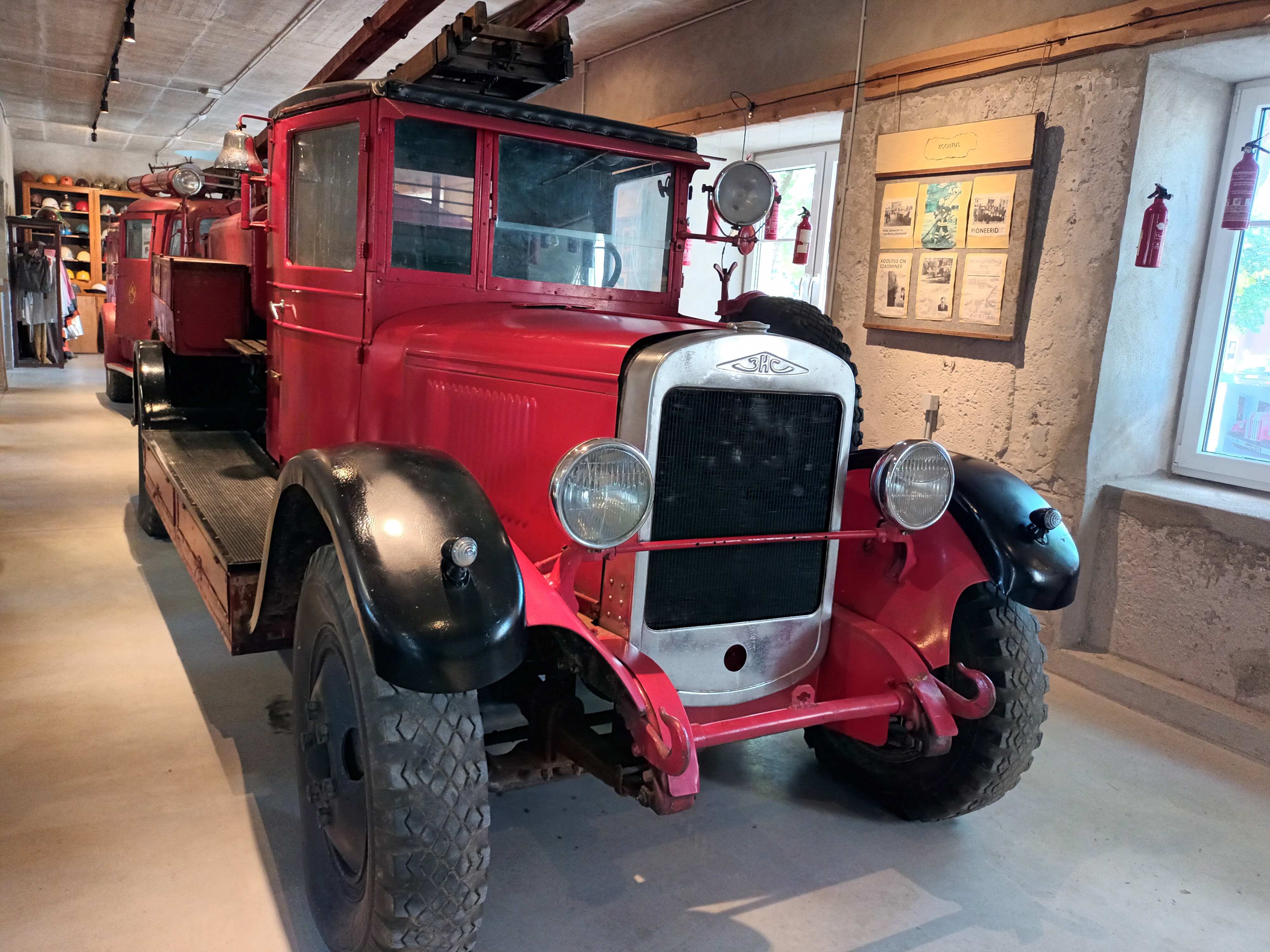 ZIS tuletõrjeauto Järva-Jaani Tuletõrjemuuseumis
