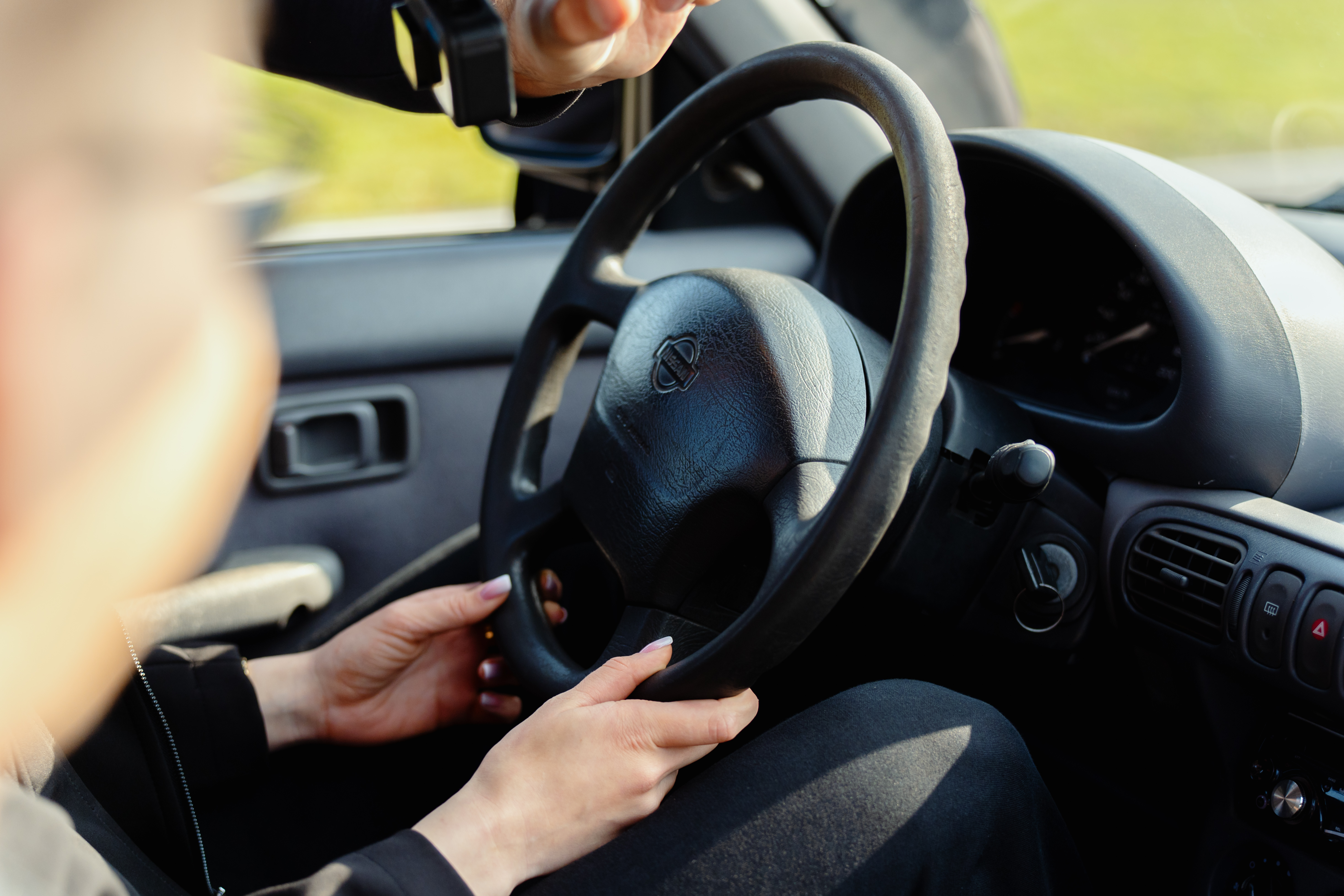 Trikiautoga sõit LaitseRallyPark´is, käed roolil