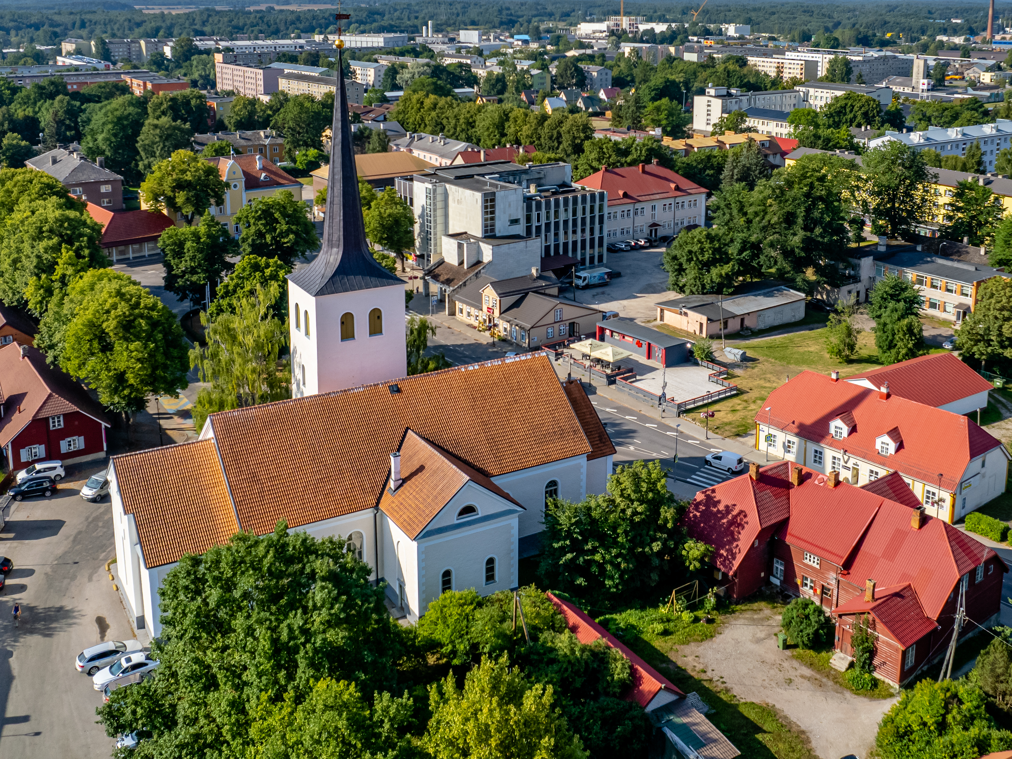Paide Püha Risti kiriku aerofoto