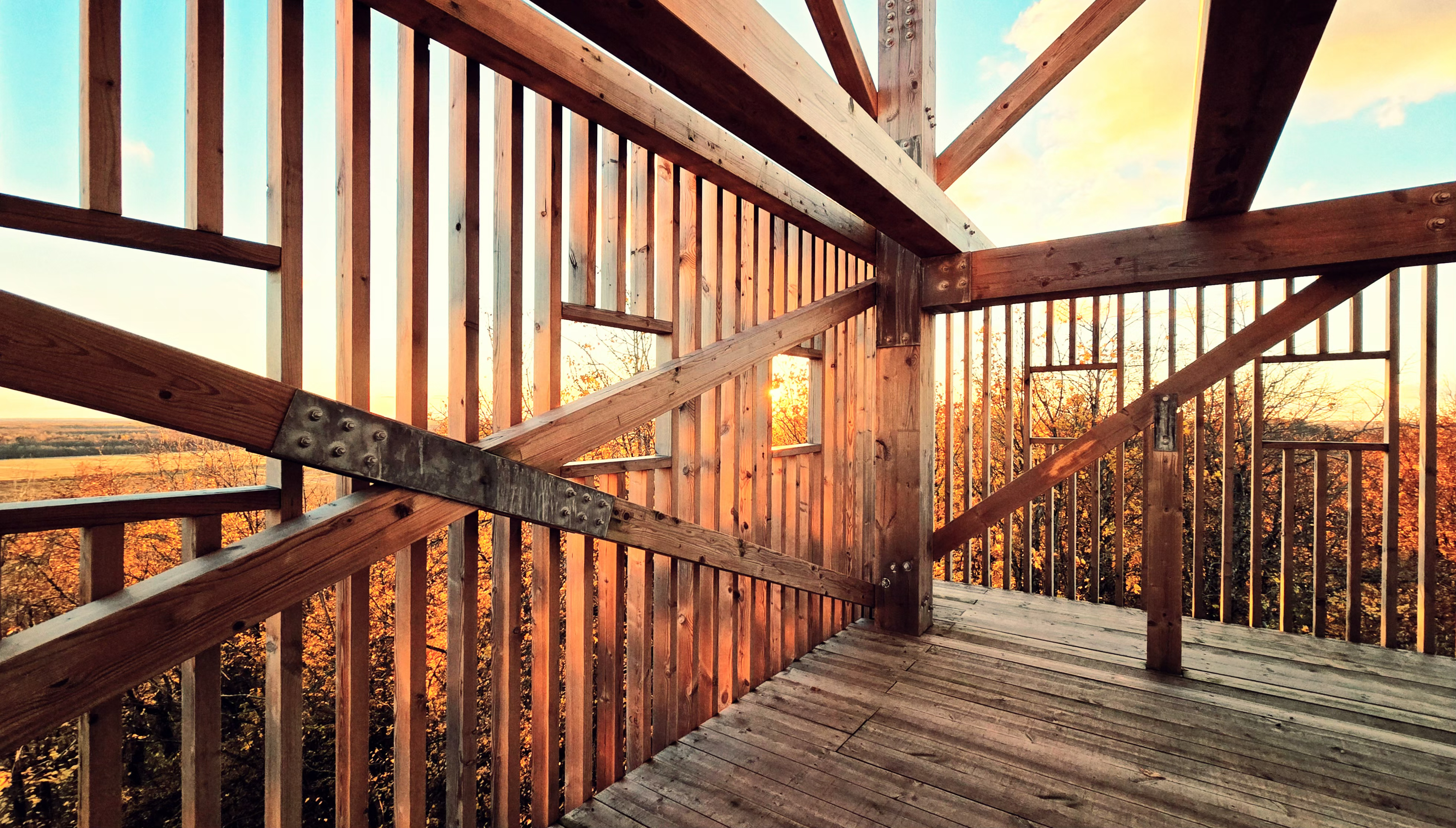 Sinimägede vaatetorn sügisel