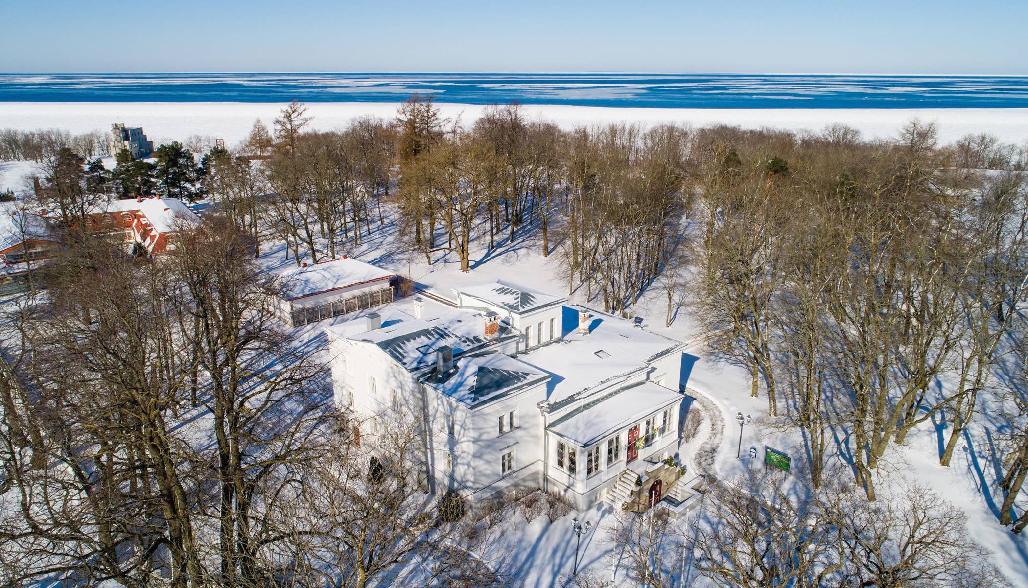 Saka Mõisa härrastemaja talvel