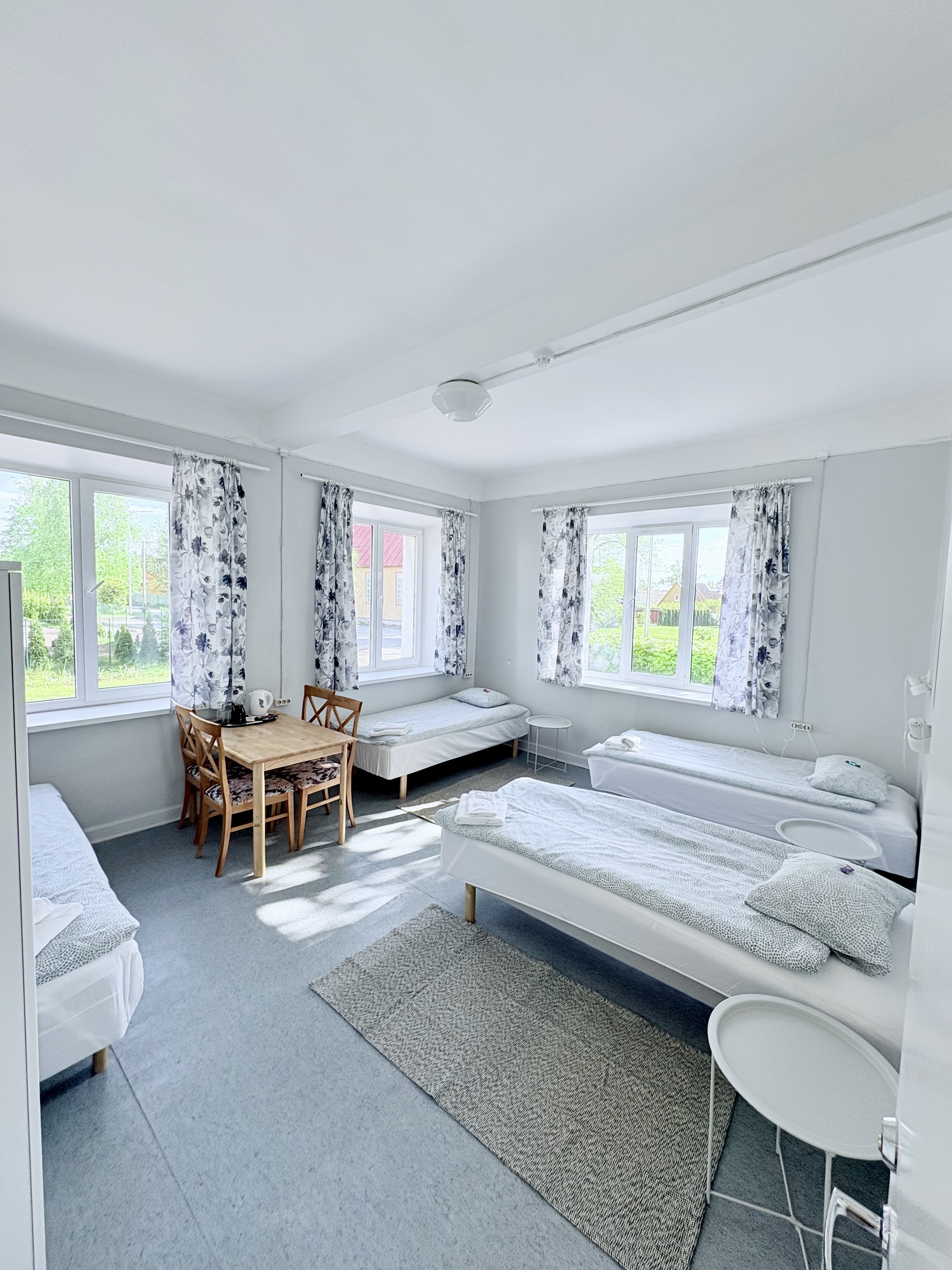 Endla hosteli neljakohaline tuba ühise vannitoaga