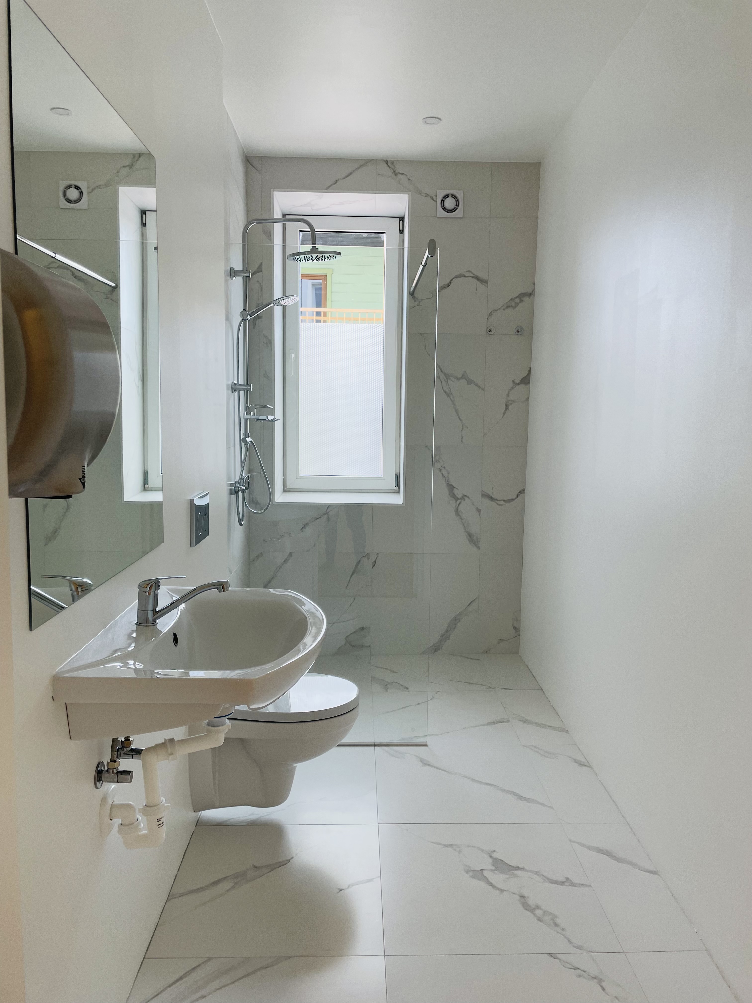 Endla hostel ühis vannituba