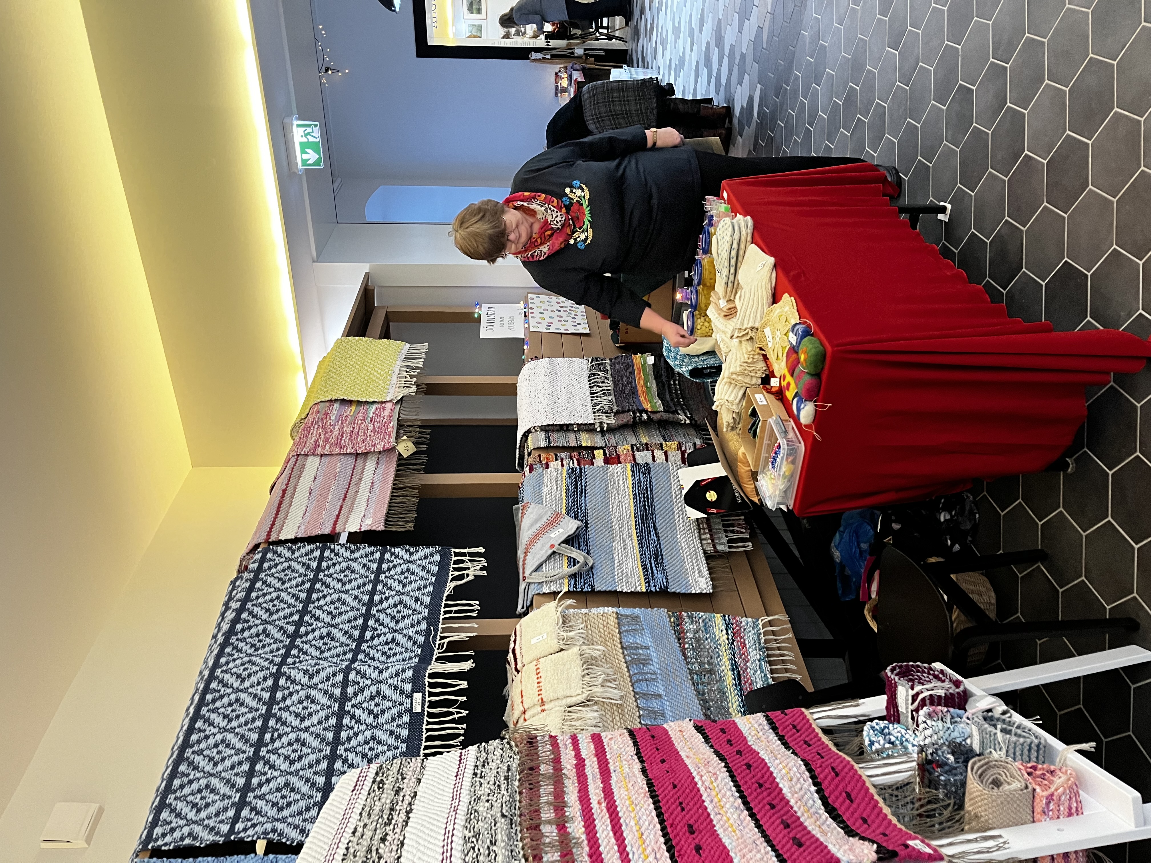 Kehra muuseumi jõululaat avab uksed 7. detsembril kell 10.00. Pakume kohalike käsitöömeistrite tehtud sokke, kindaid, vaipu, köögirätikuid ja palju mu