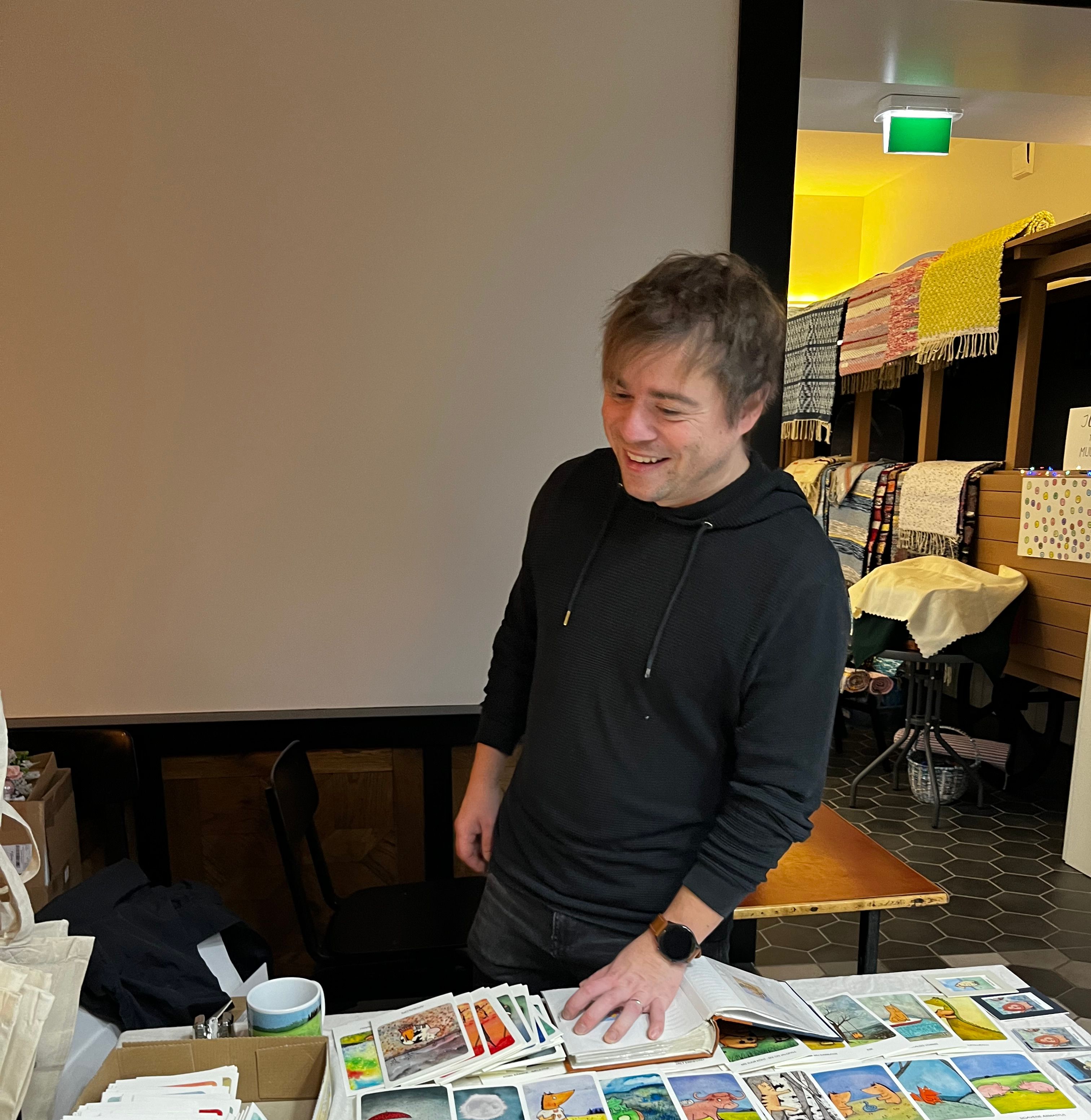 Kehras elav kunstnik Markko Pikkat omatoodetega