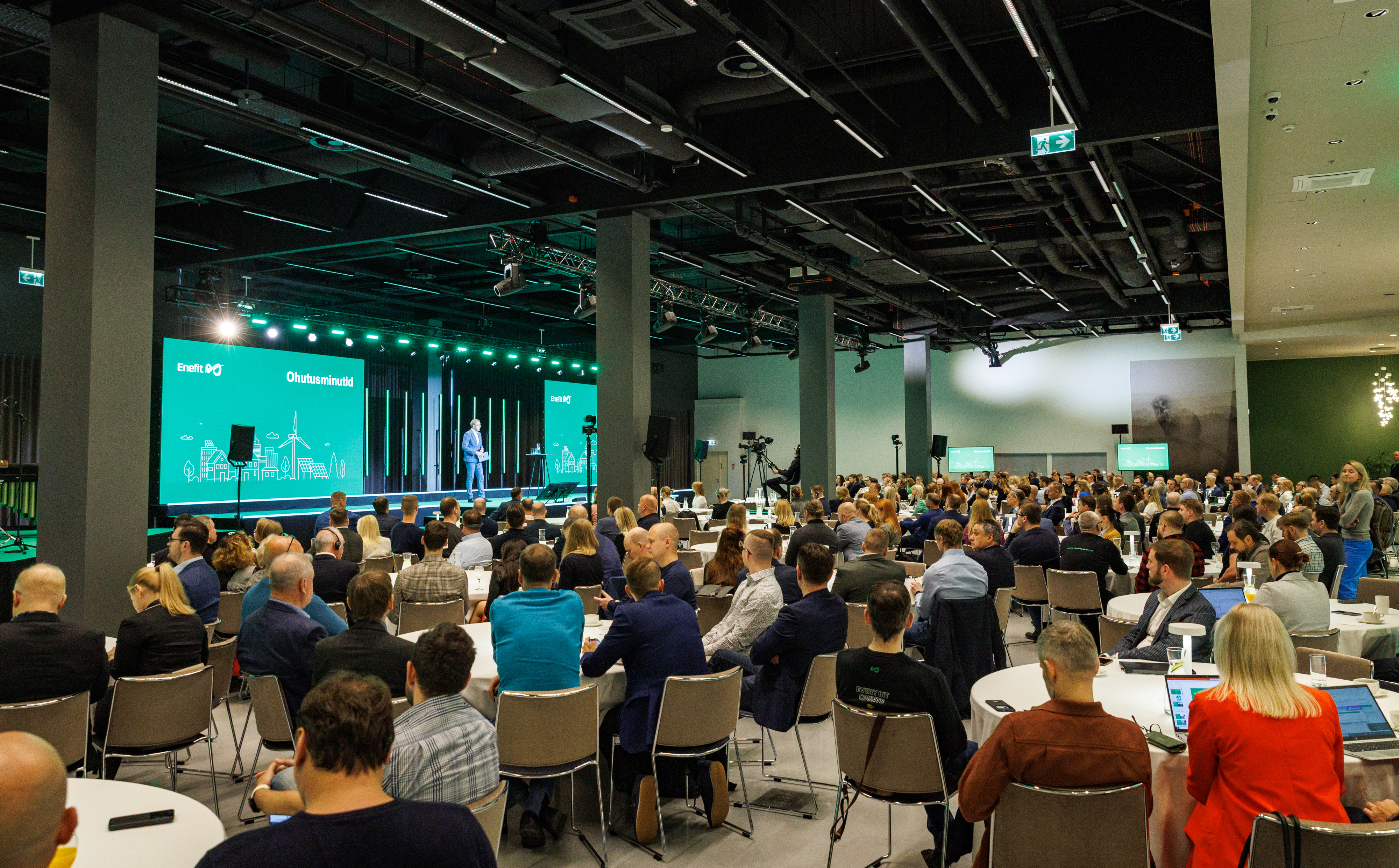 T1 Venue is a modern and versatile event center located in the central atrium on the 3rd floor of T1 Center and has been designed with comfort and fun