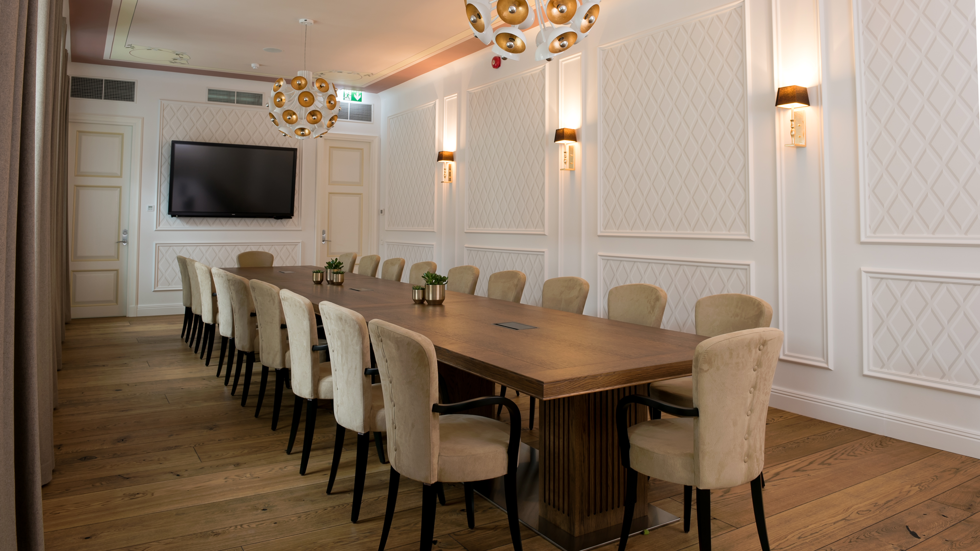 Harald Mattias's White Hall is suitable for a smaller gathering.