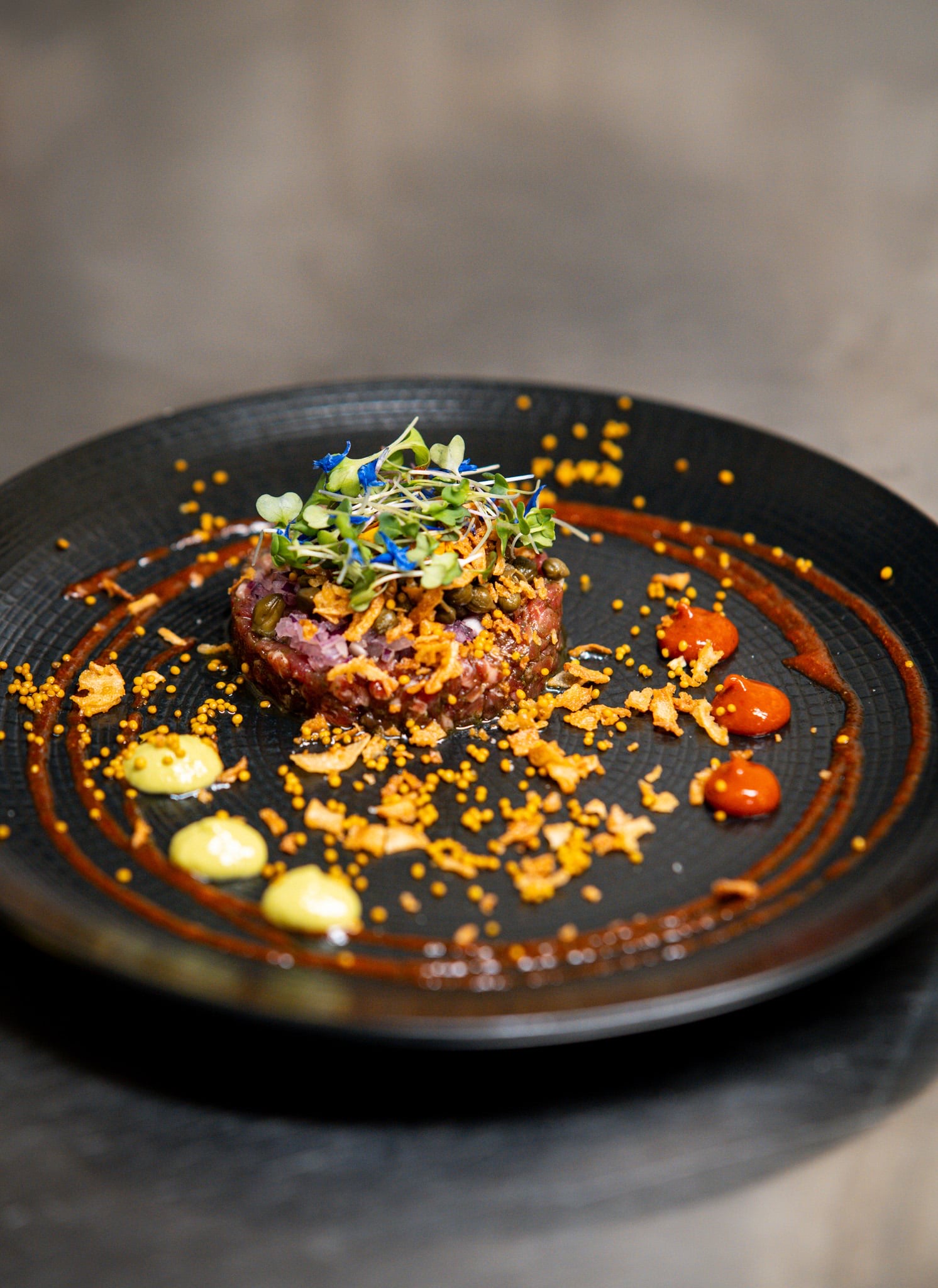 Vorstid & Vahvlid Köök & Baar ehk VoVa! Siin on maitserohkeid kooslusi, mille köidavad kokku vastupandamatud ja alati soojad saiad. Mis peamine, kõiki