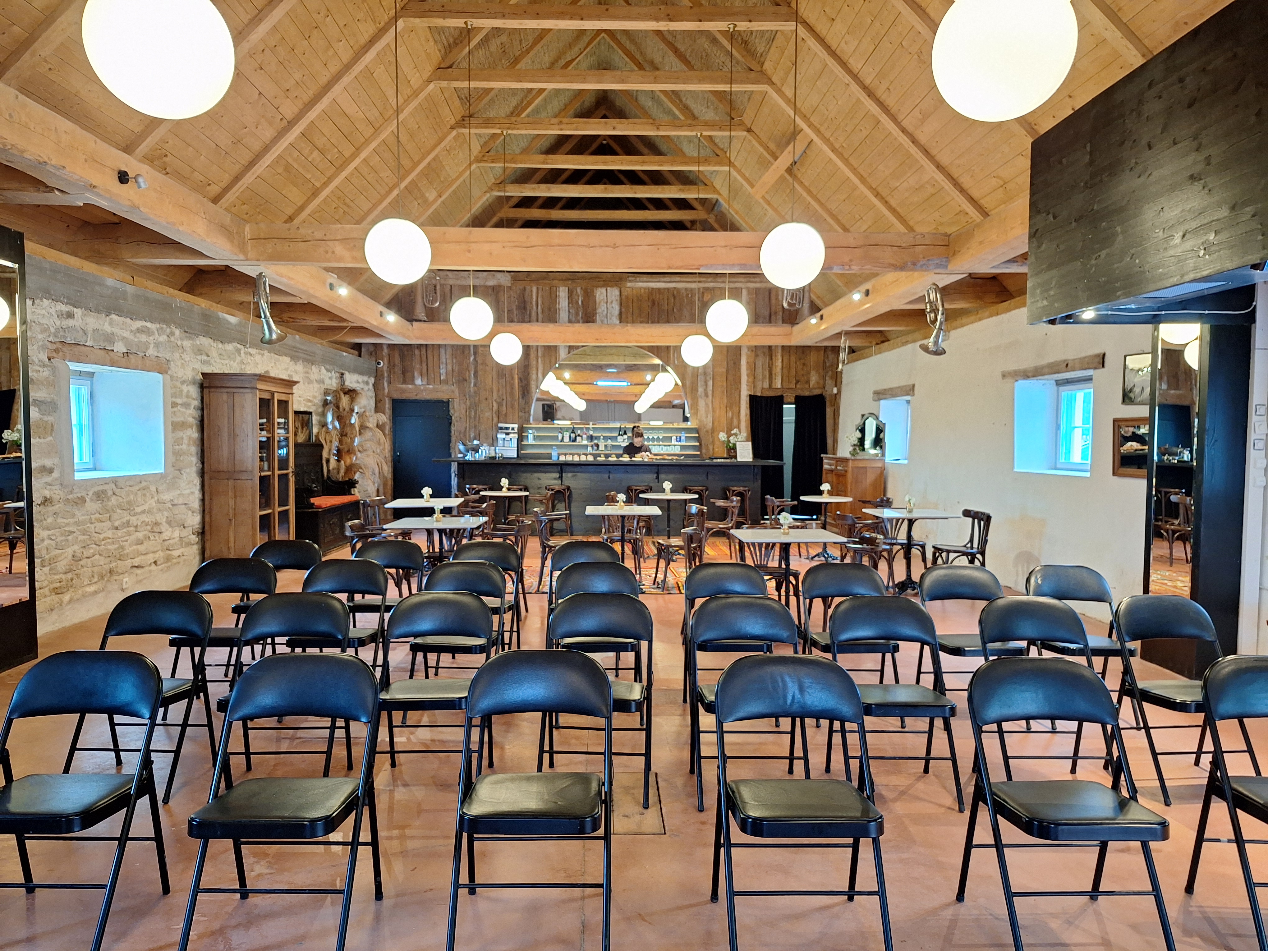 Jaani kroga vasaras konferenču zāle Sakas muižas teritorijā