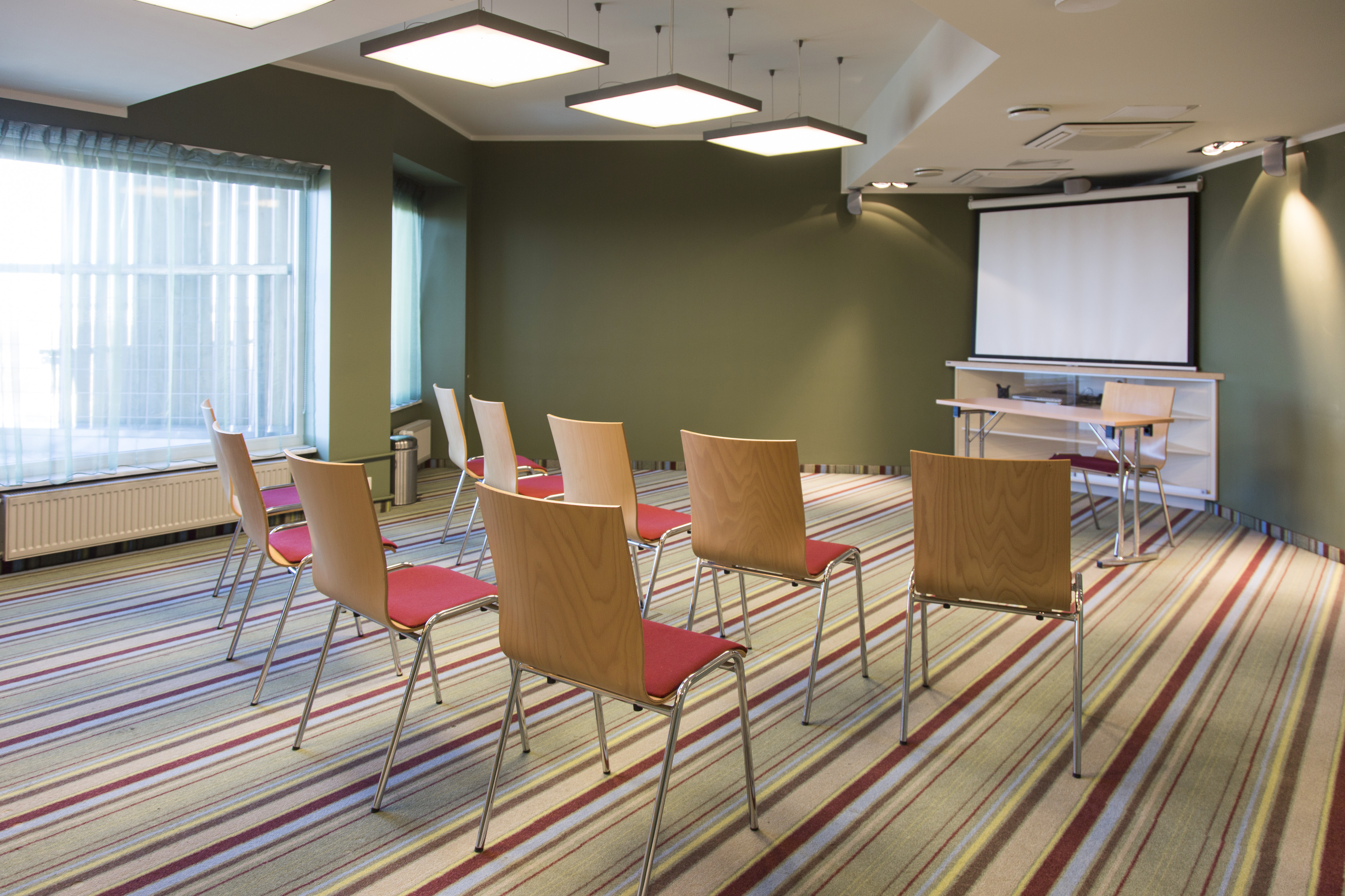 Seminarisaal Muhu paigutusega teatri-stiilis