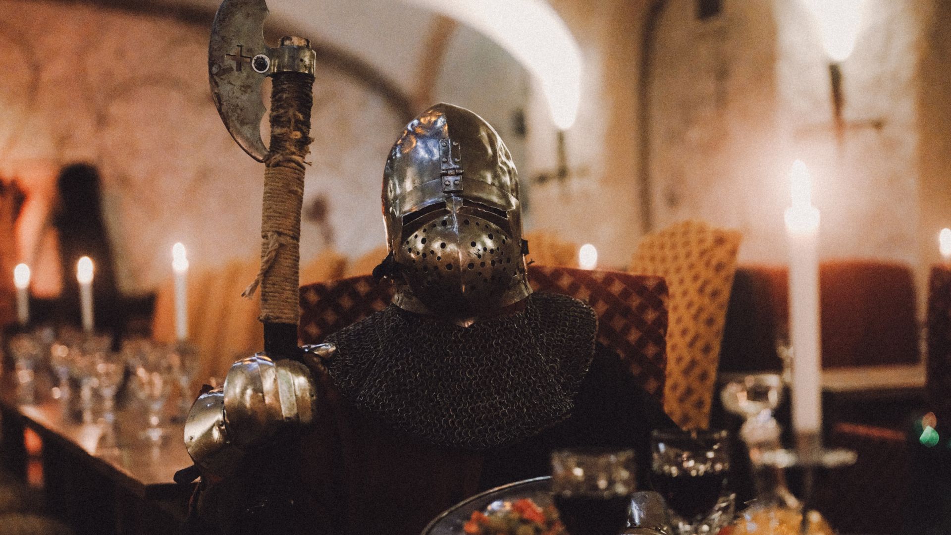 Rüütel vanalinna restoranis Maikrahv