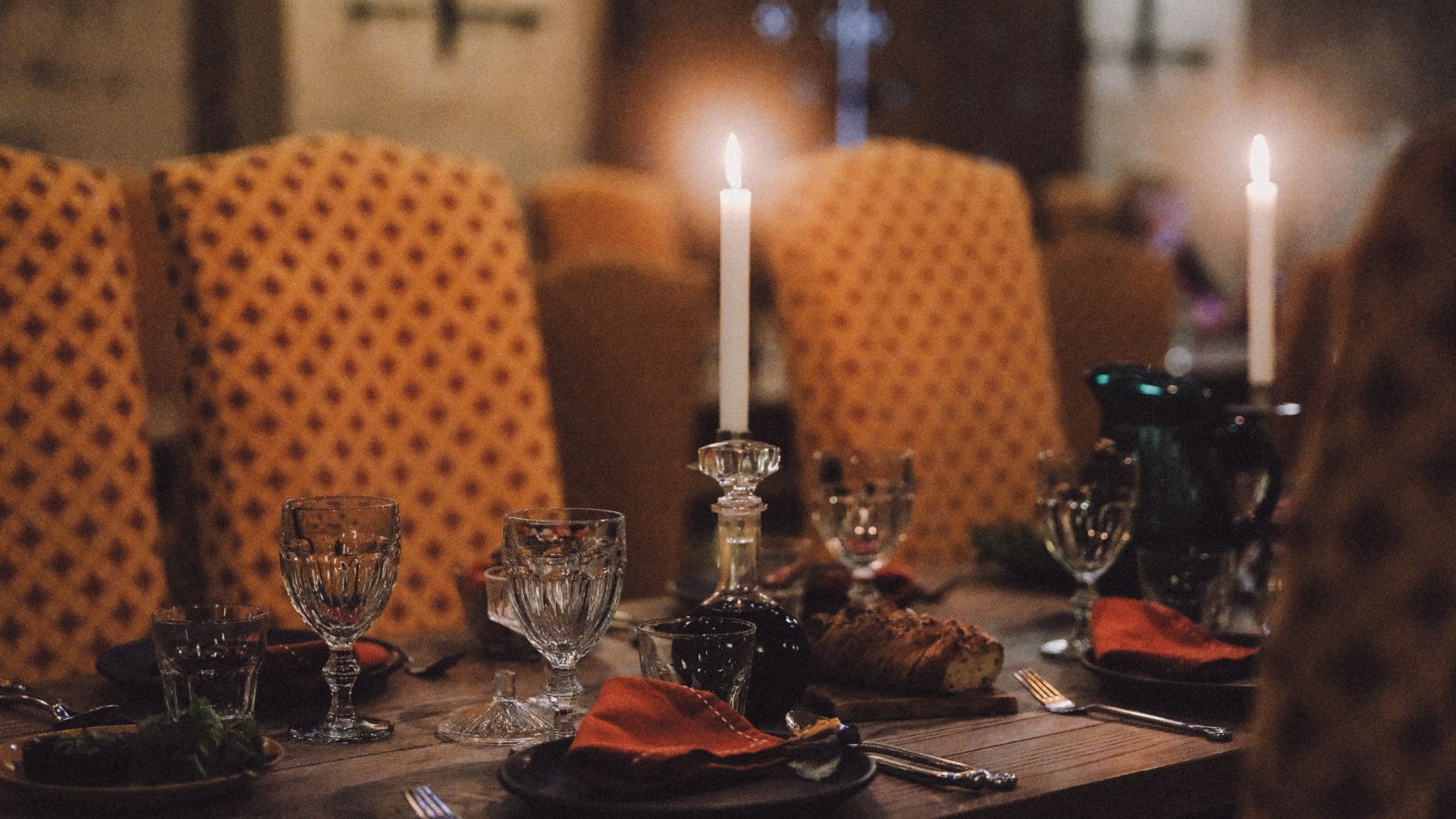 Kaetud laud vanalinna restoran Maikrahvis