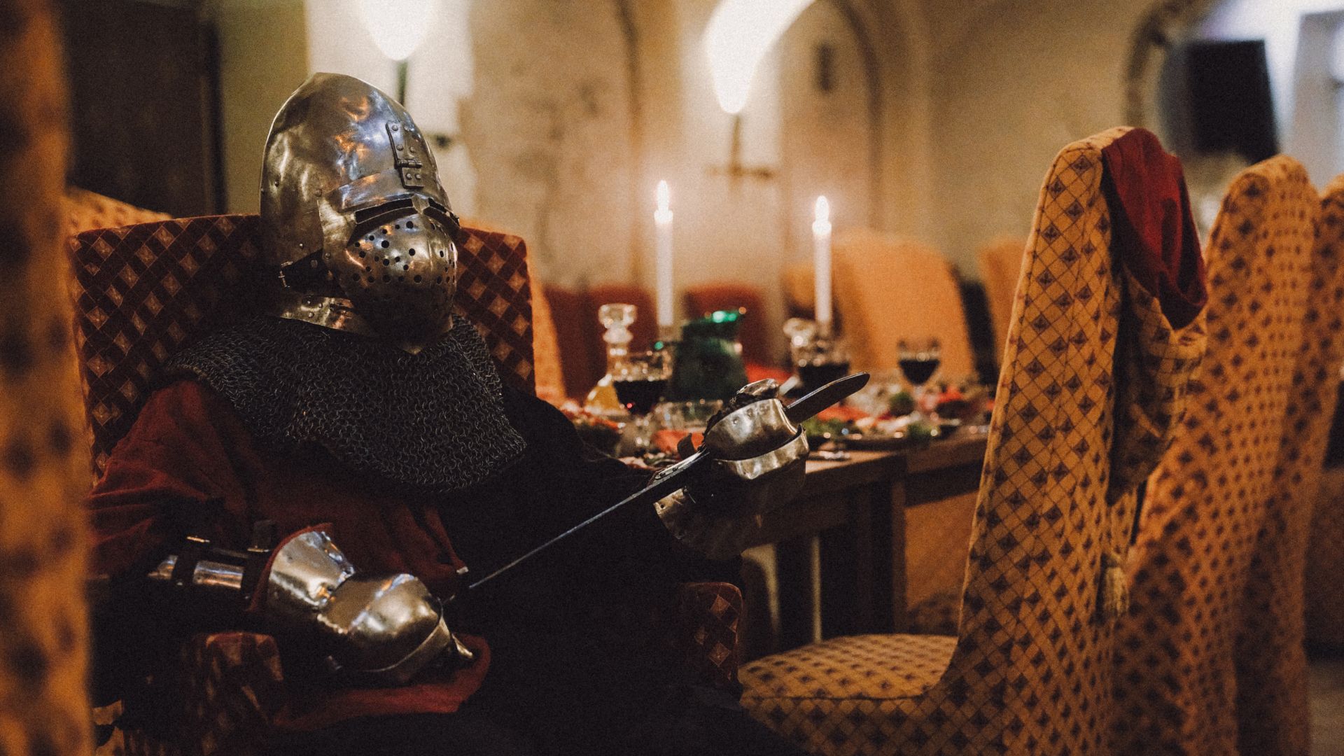 Rüütel vanalinna restoranis Maikrahv