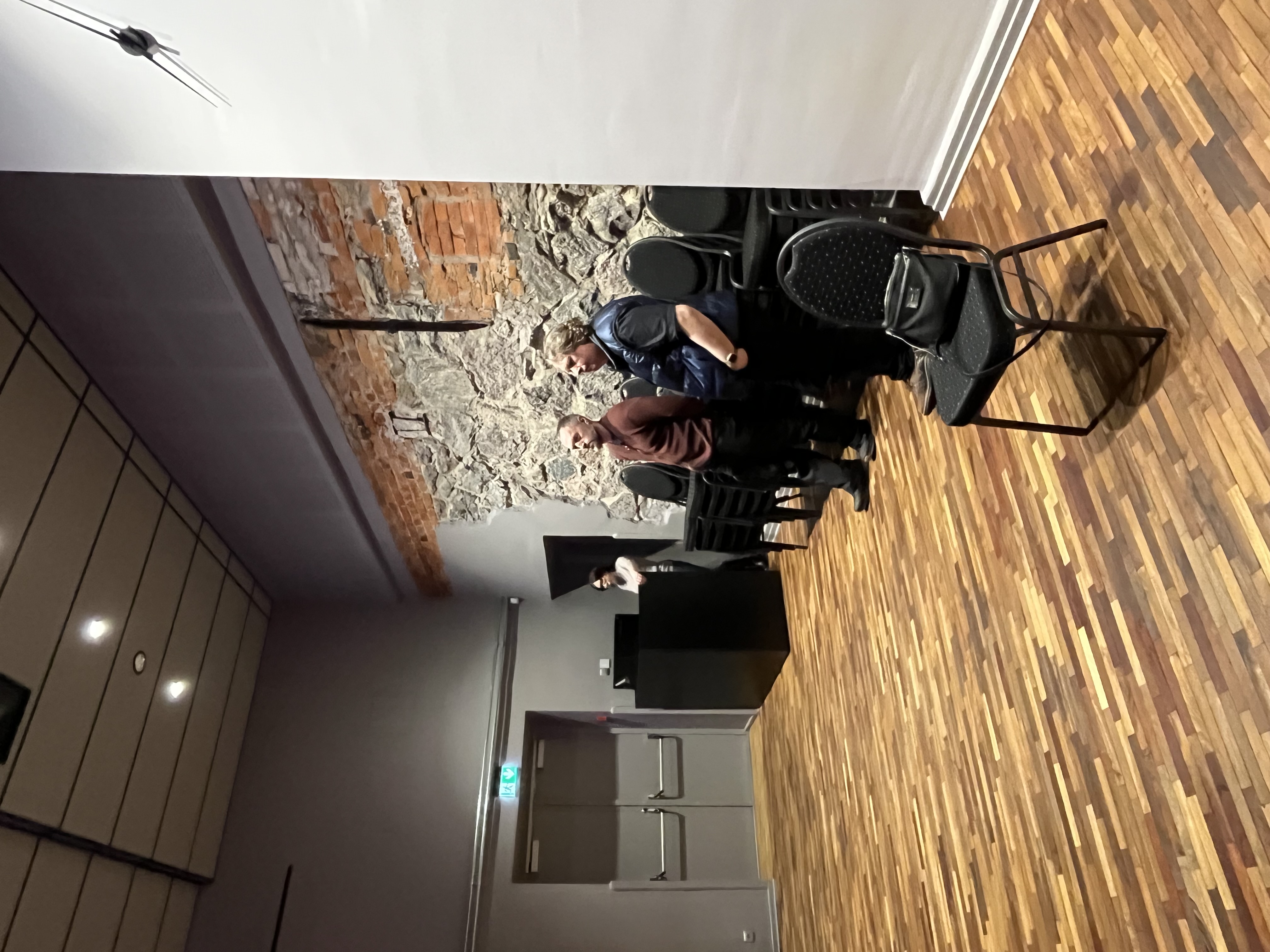 Erik Norkroos ja Kullar Viimne. Filmi näitab rahvamaja perenaine Kaidi