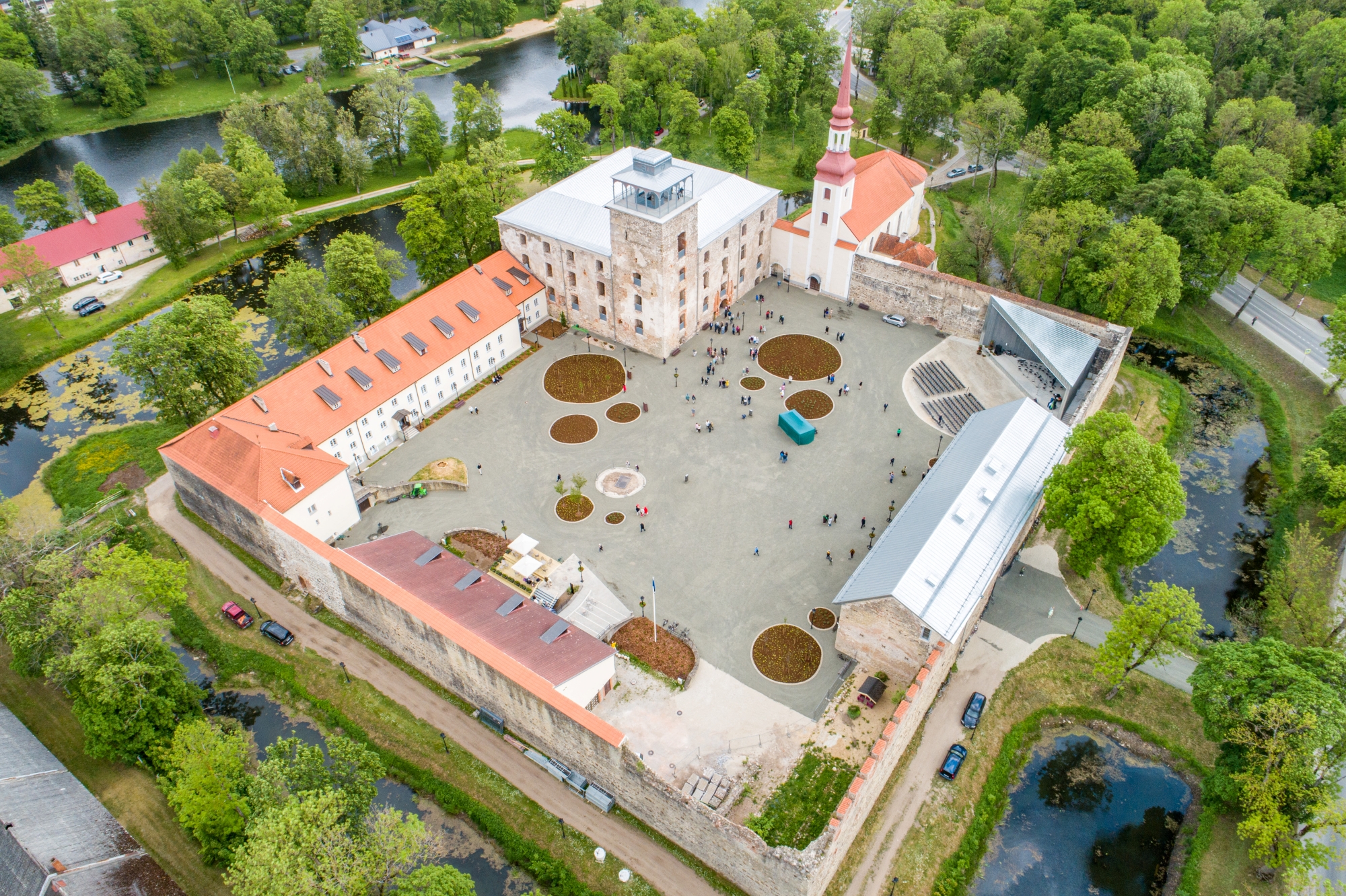 Põltsamaa Castle courtyard