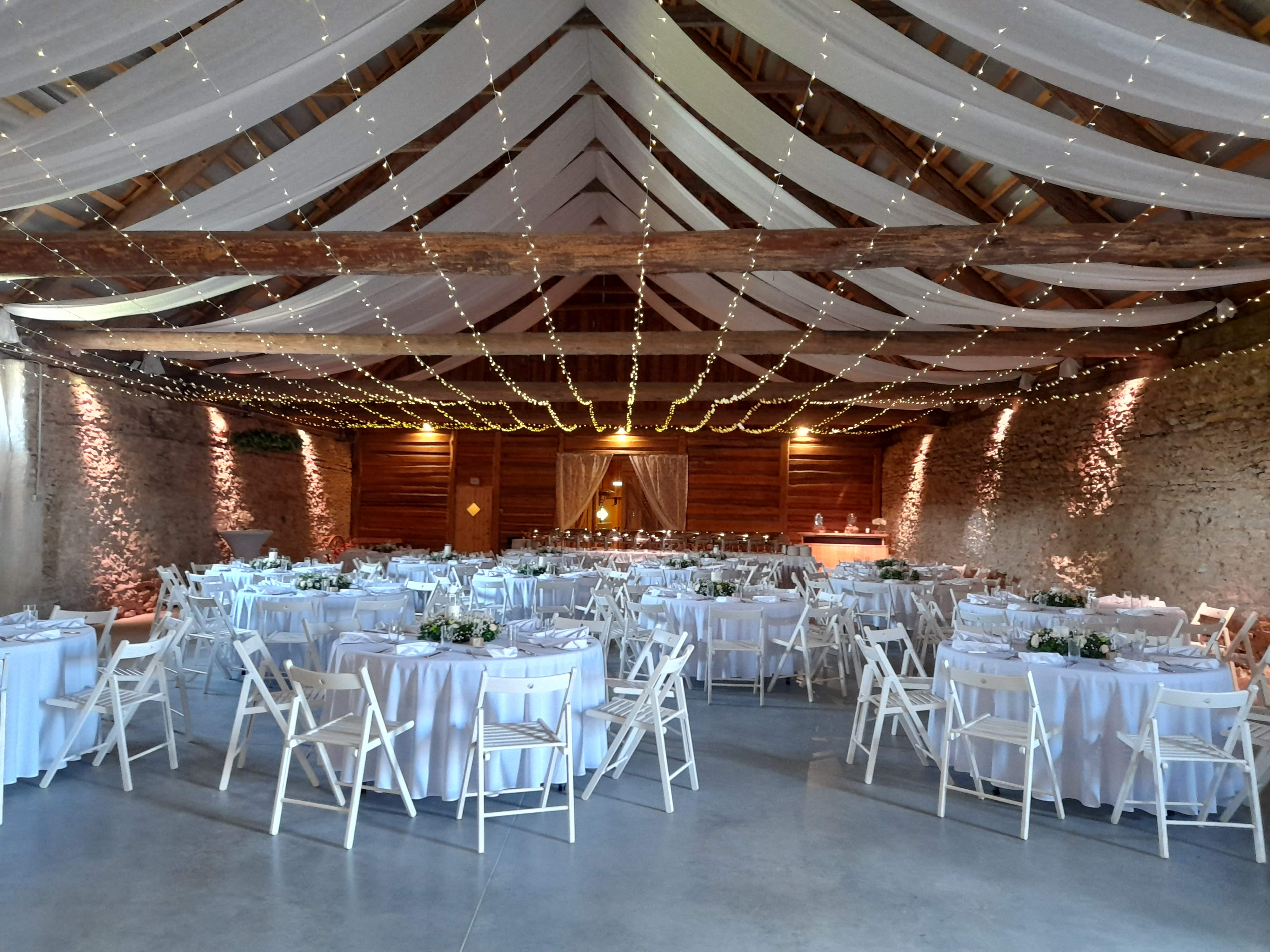 Ohukotsu küün pidulikus stiilis saal