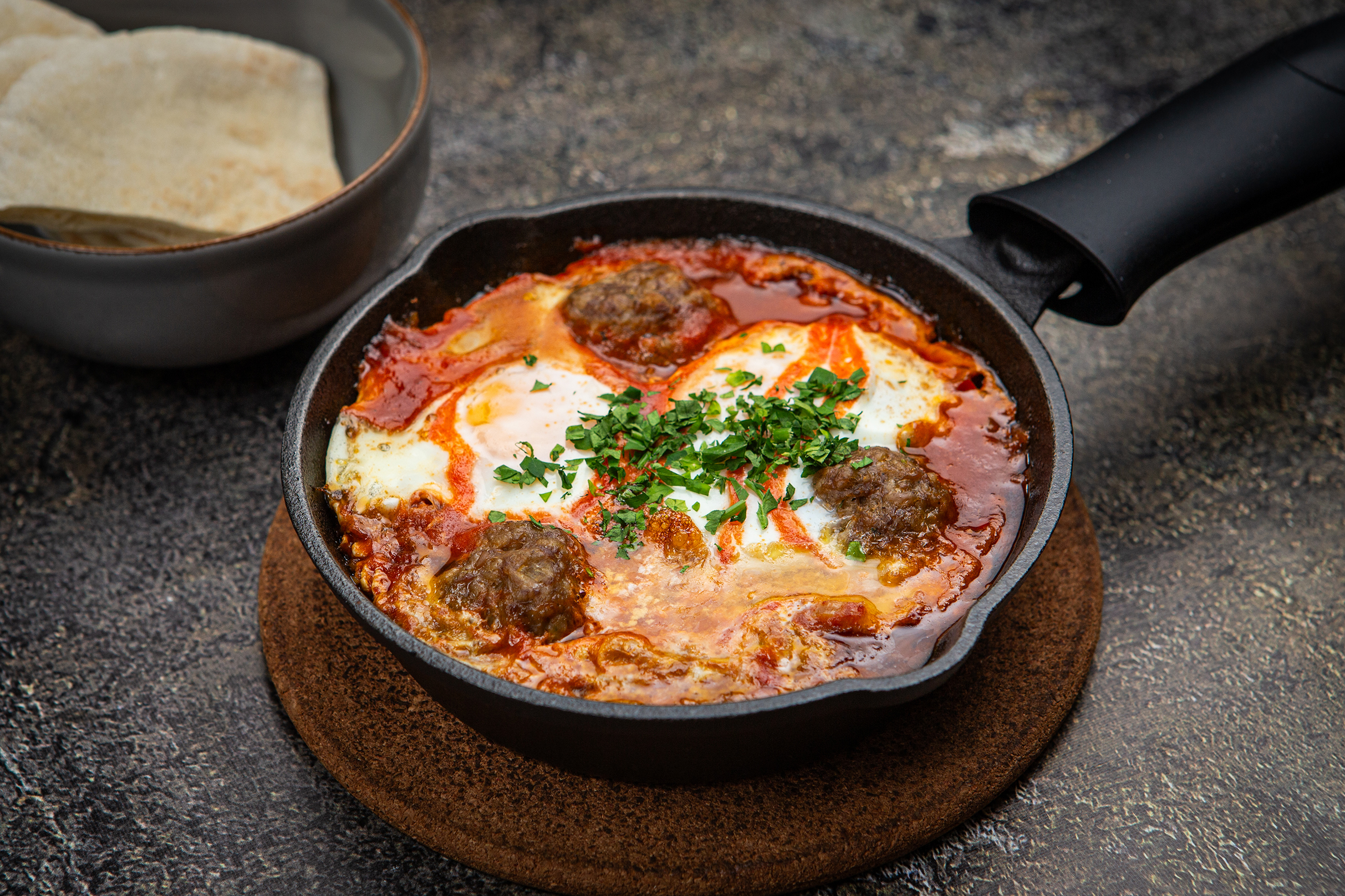 Shakshuka lambalihast frikadellidega