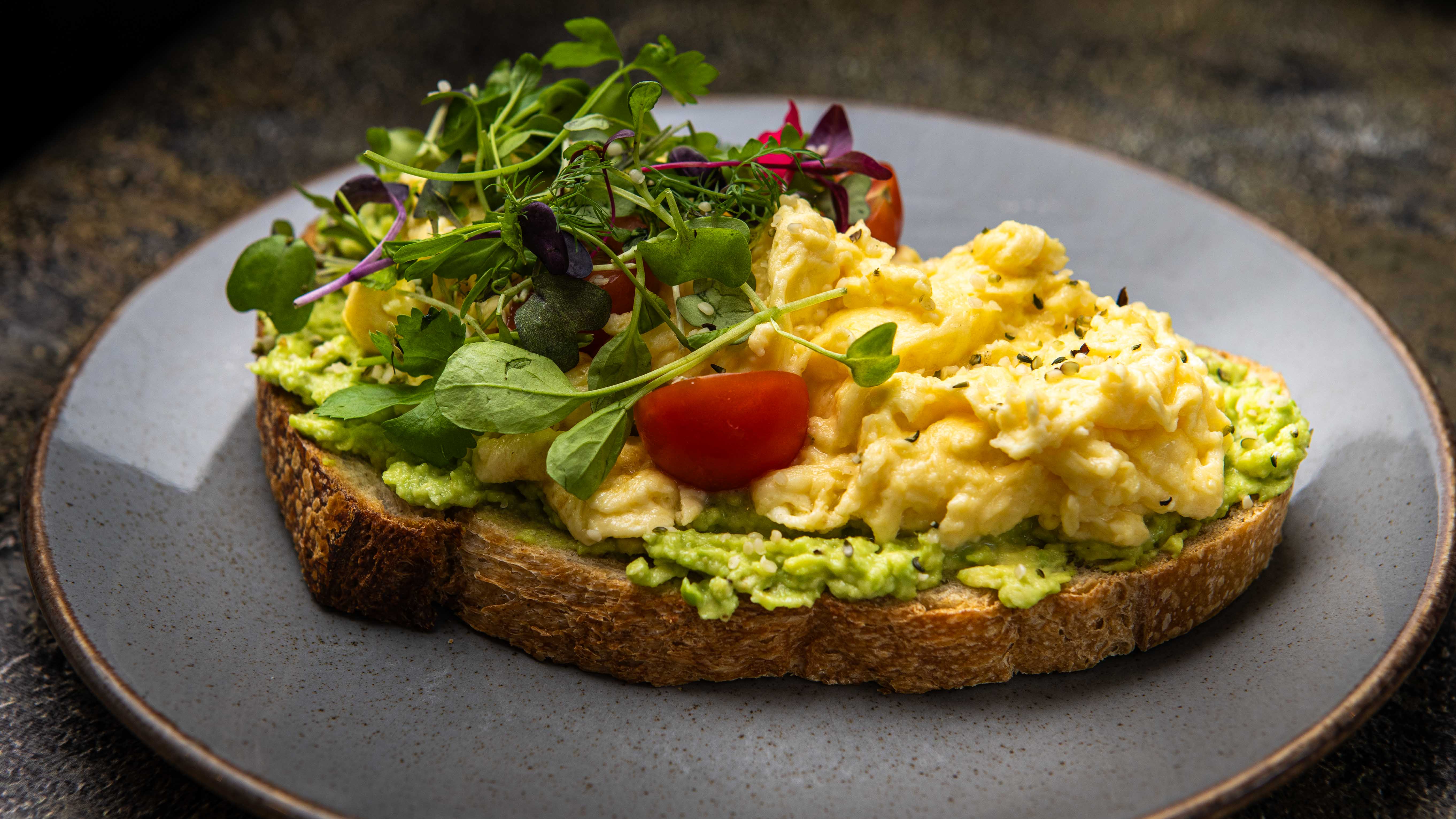 Avokaadoga munapuder röstsaial