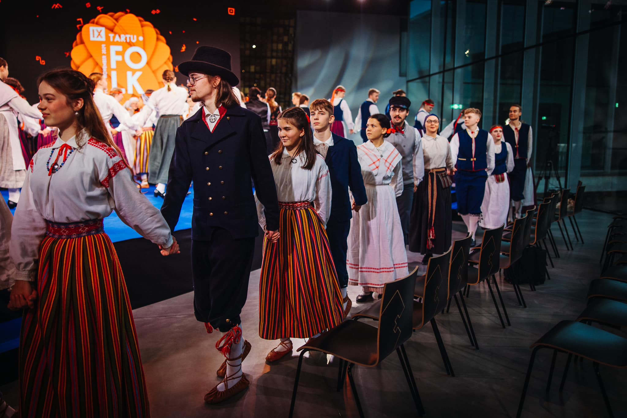 Tartu Folk. Inimesed tantsimas.