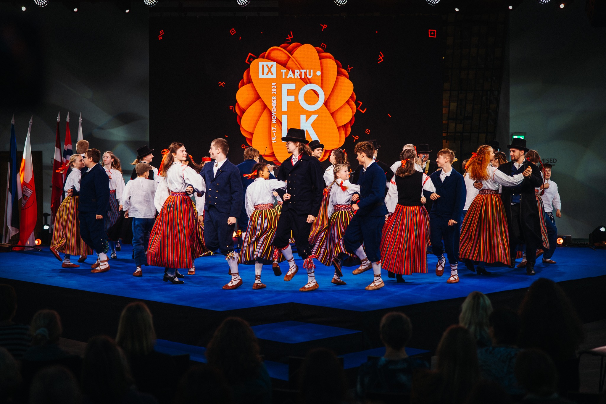 Tartu Folk. Inimesed tantsimas.