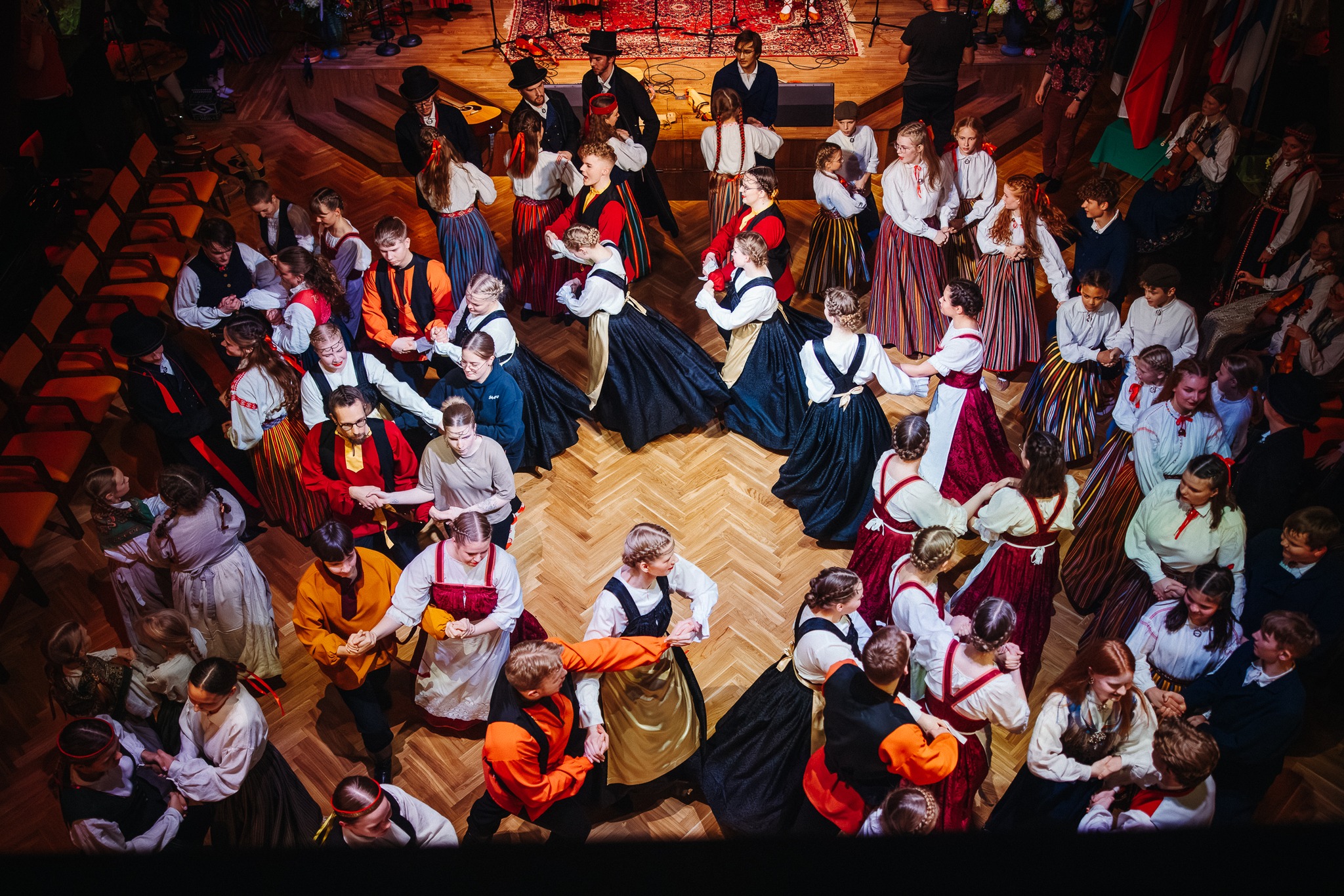 Tartu Folk. Inimesed tantsimas.