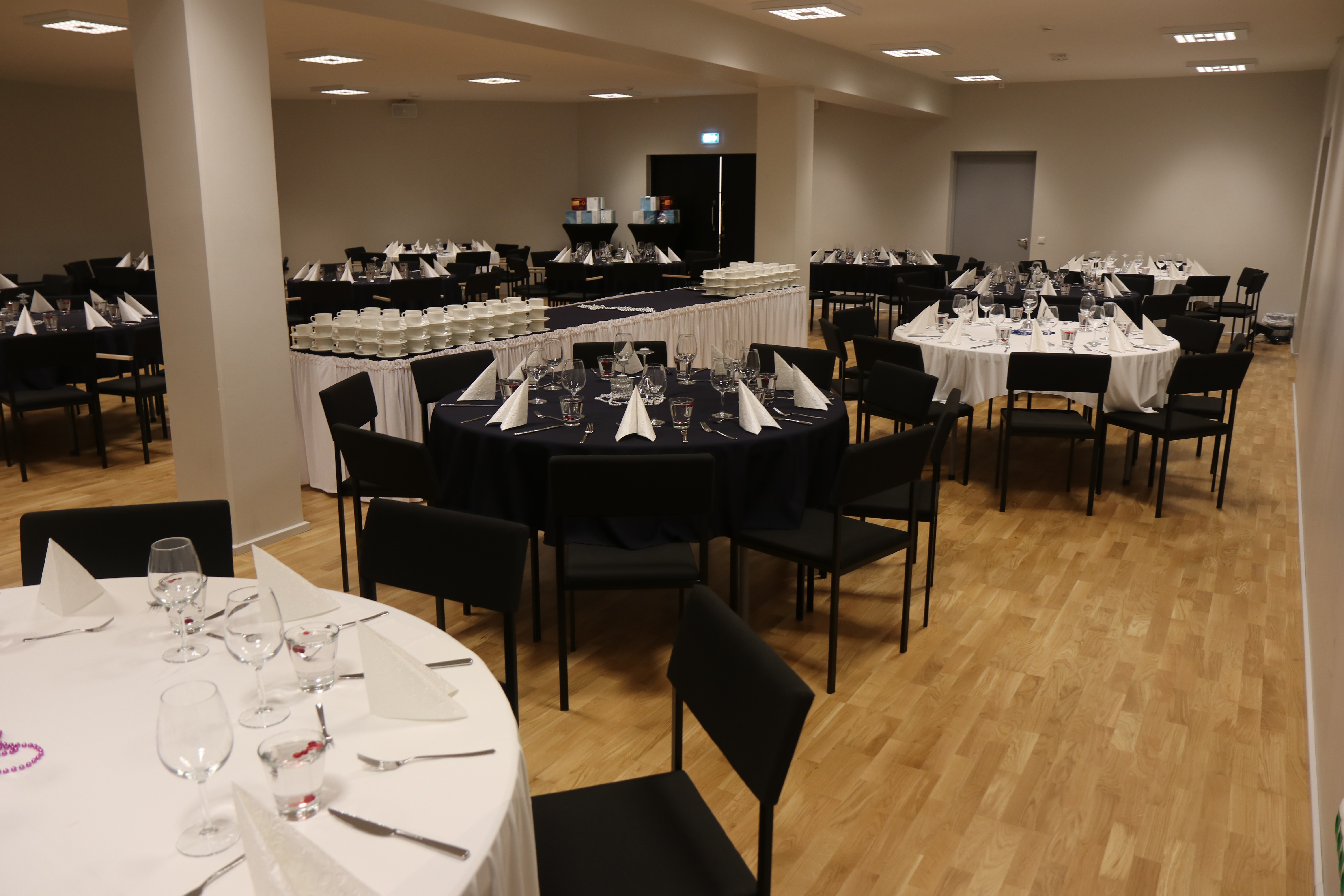 Ugala teatri keldrisaal õhtusöögiks