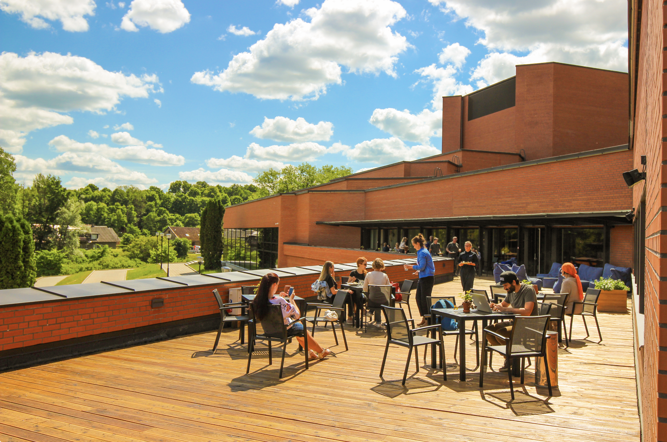 Ugala teatrikohviku terrass