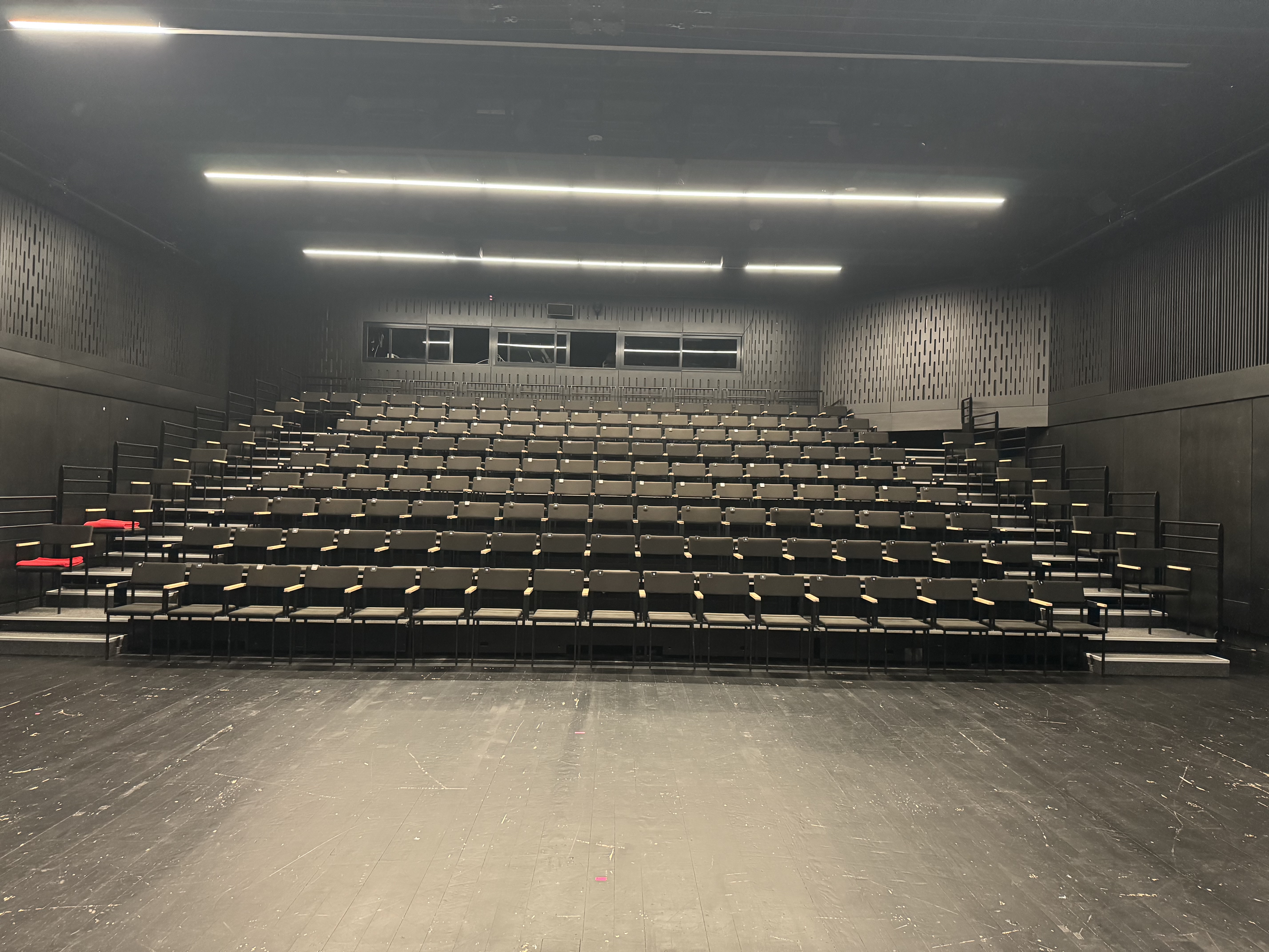 Ugala teatri väikse saali tribüün