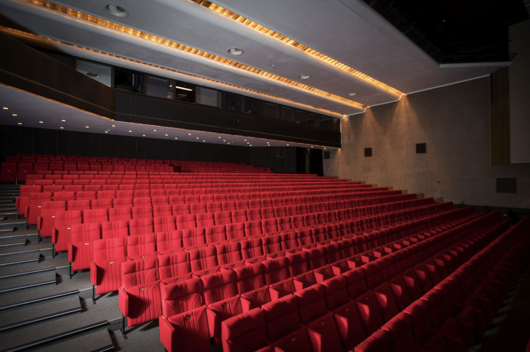 Ugala teatri suure saal pakub konveretsi pidamist Viljandis