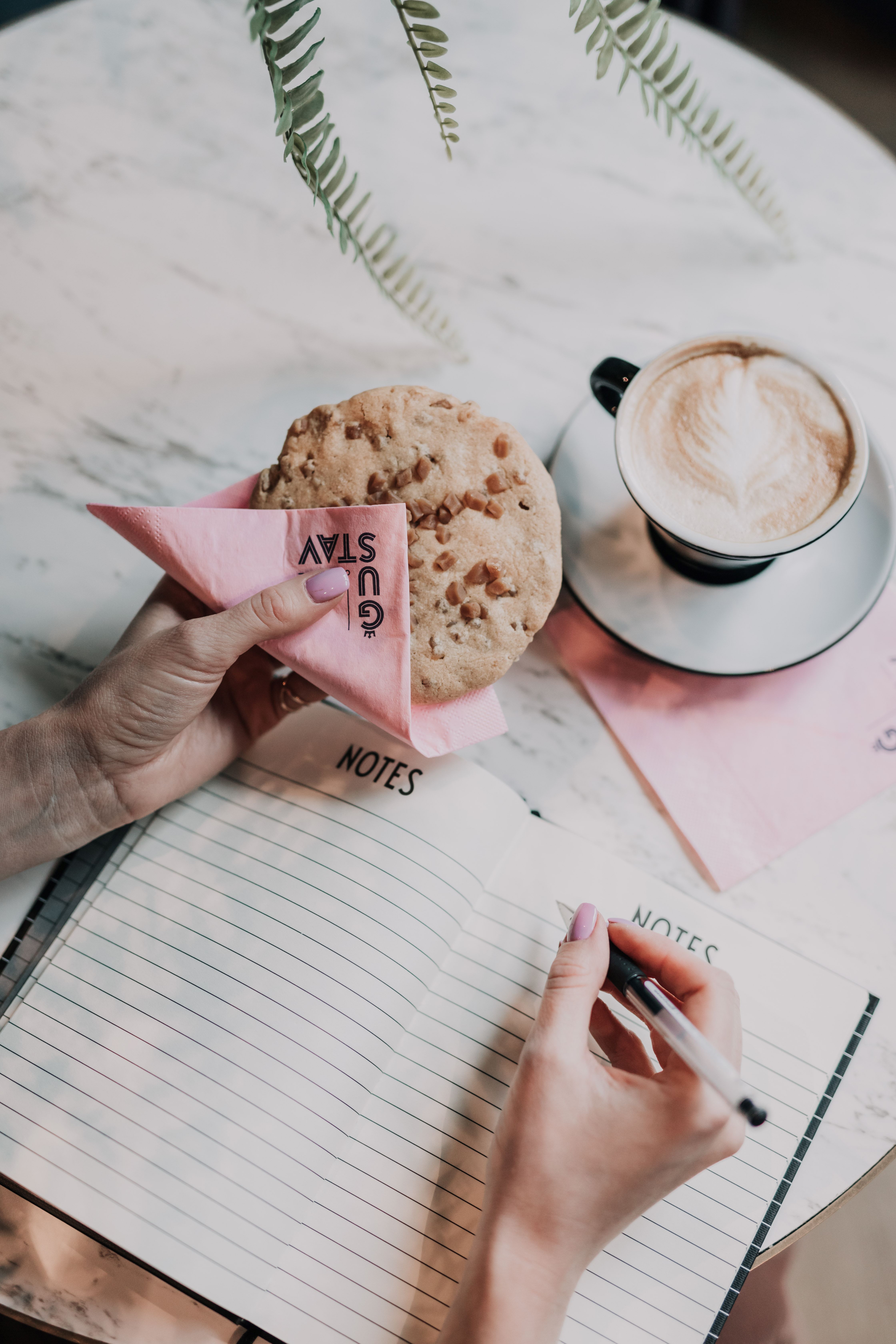 Cepumu un kafijas baudīšana Gustava kafejnīcā