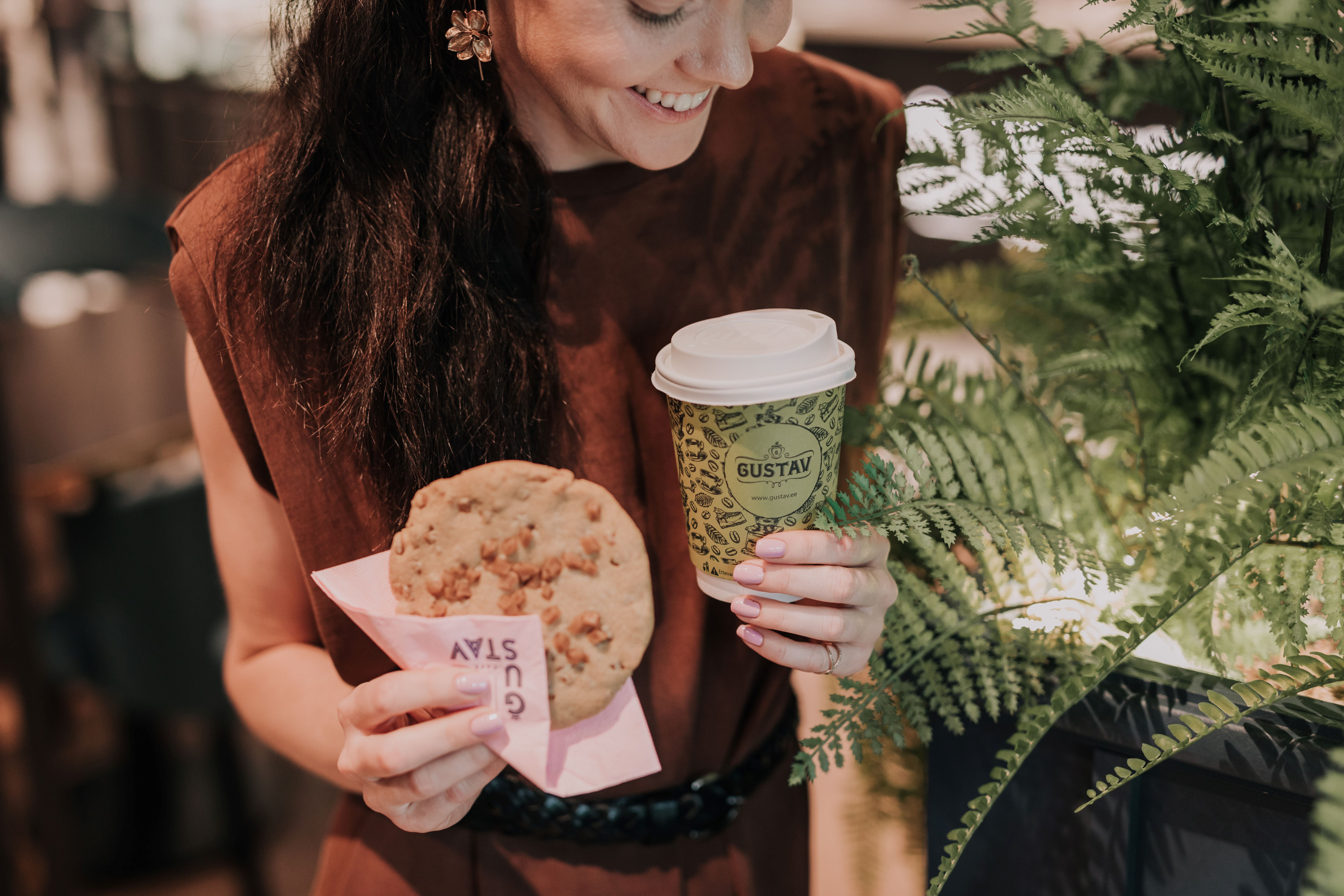 Cepumu un kafijas baudīšana Gustava kafejnīcā