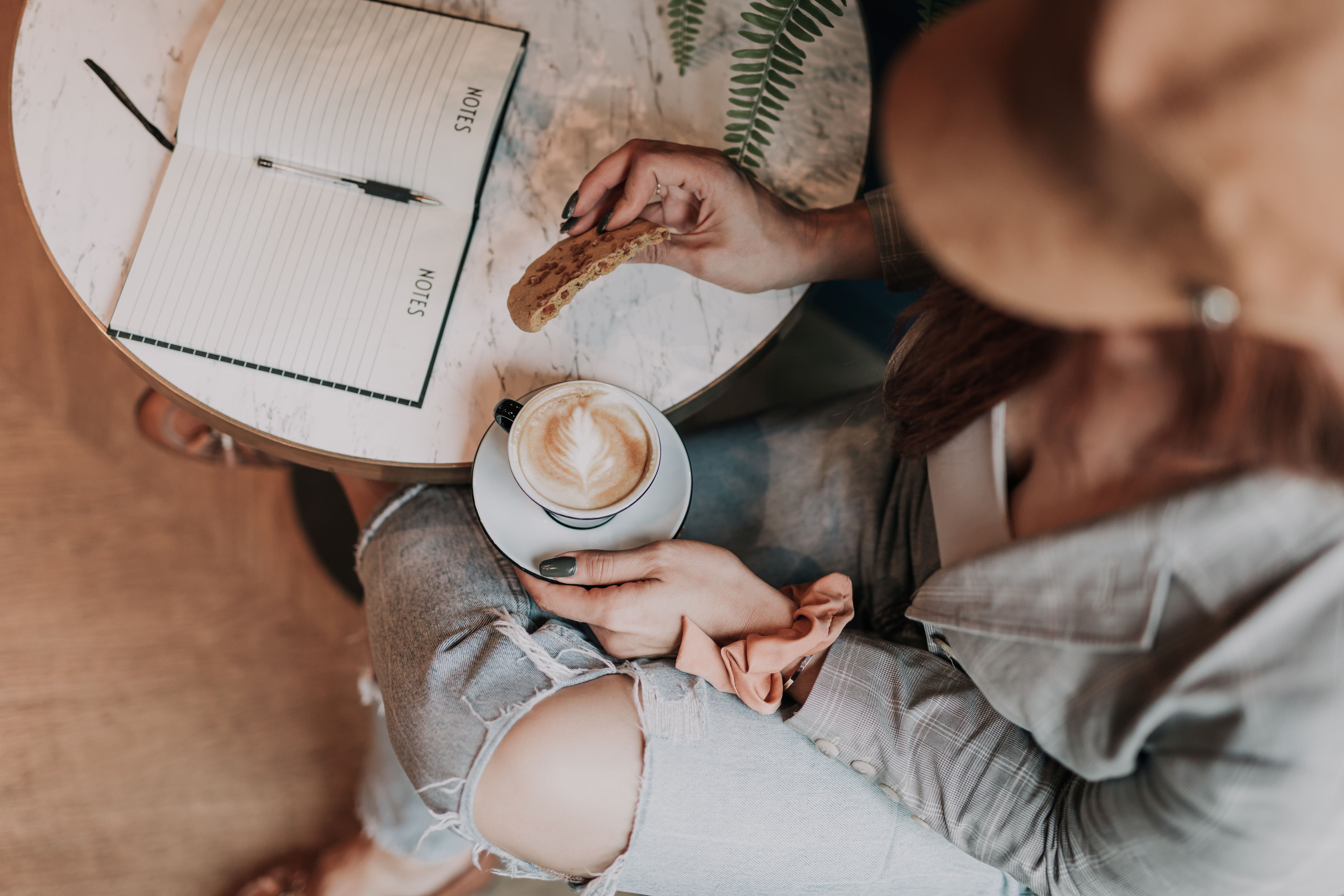 Laiks sev Gustava kafejnīcā