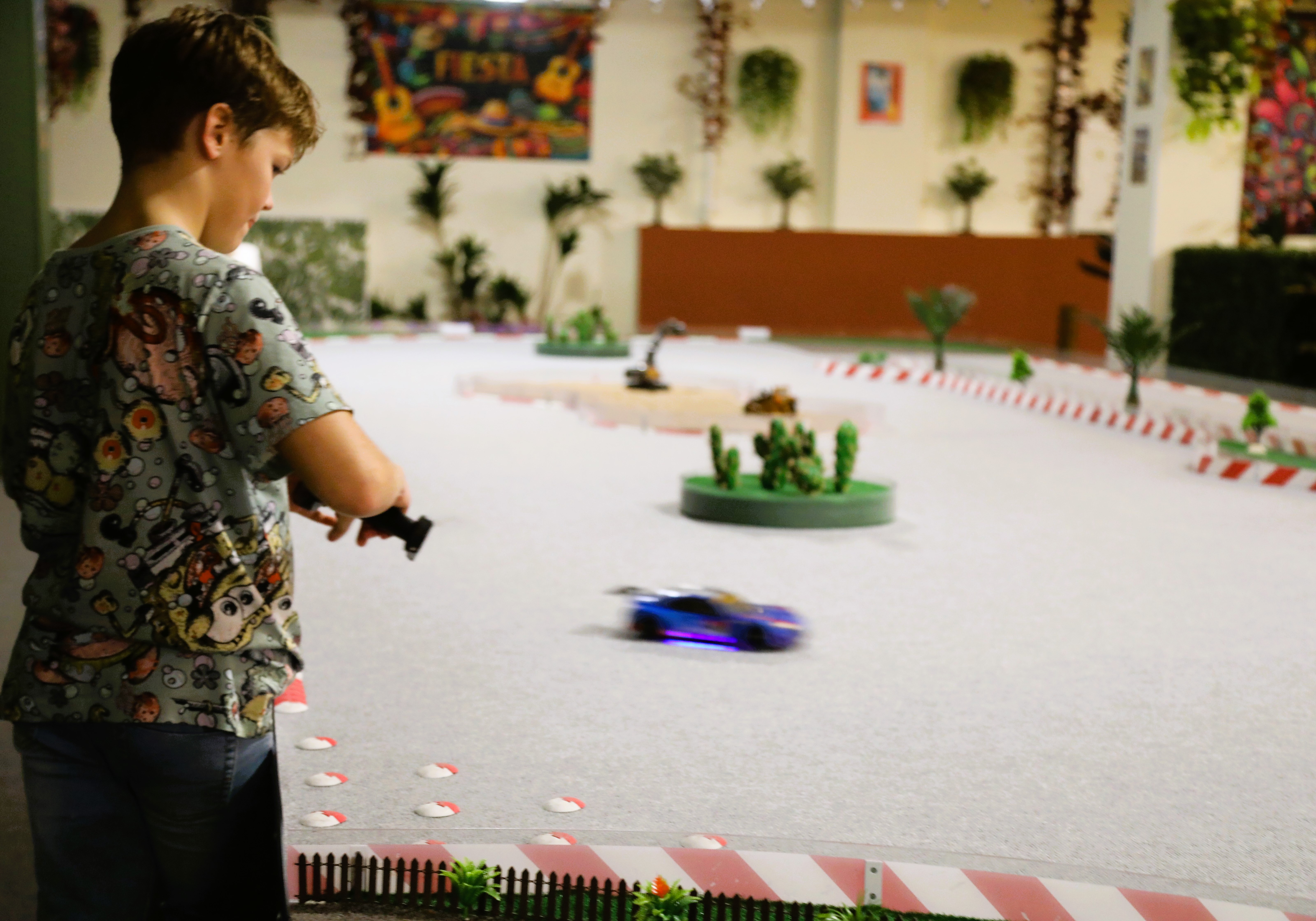 Puldiautode rada Minigolf RIO vabaajakeskuses Tartus